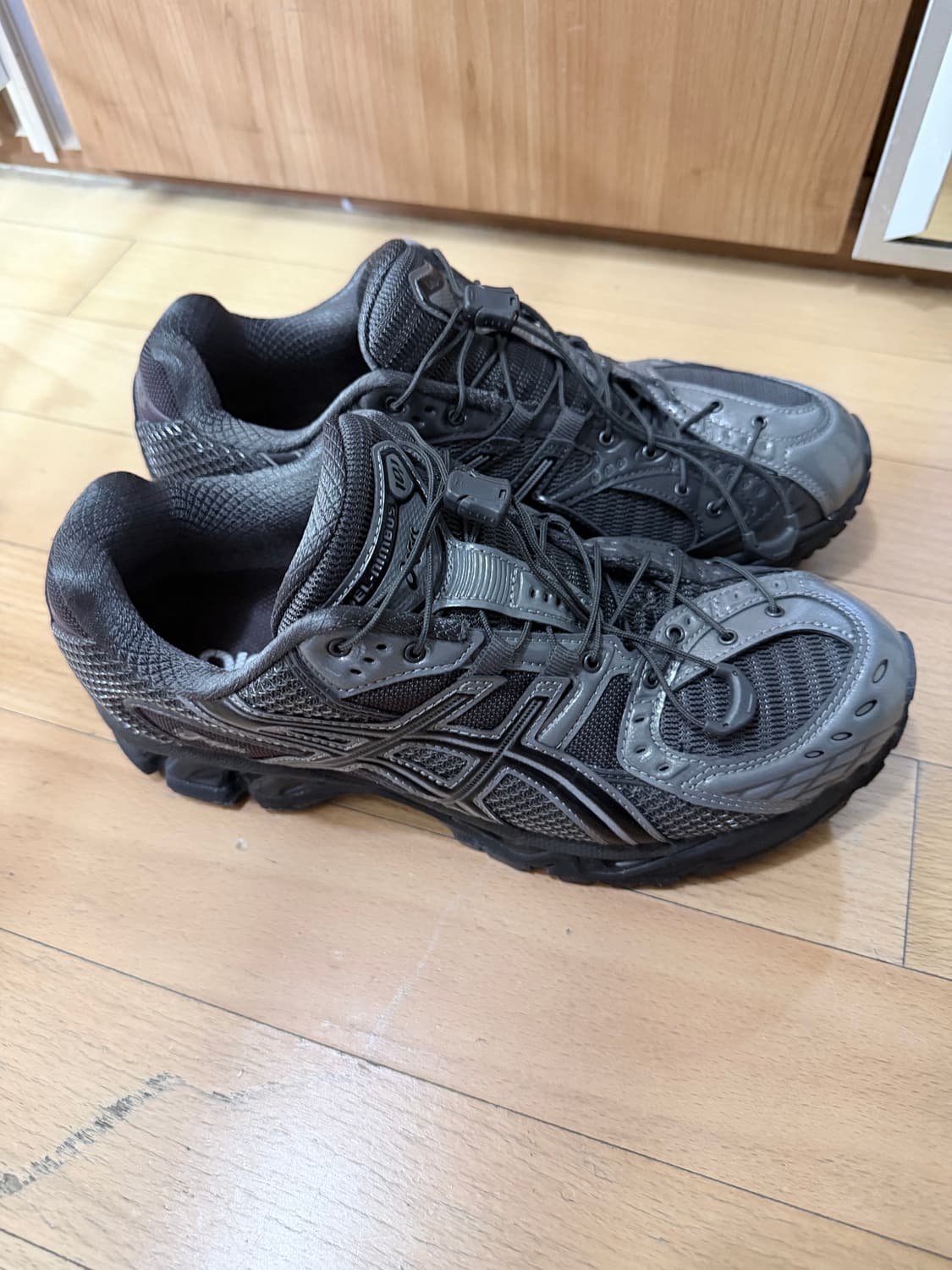 아식스&언어펙티드 젤님버스10.1 건메탈블랙 상품이미지3