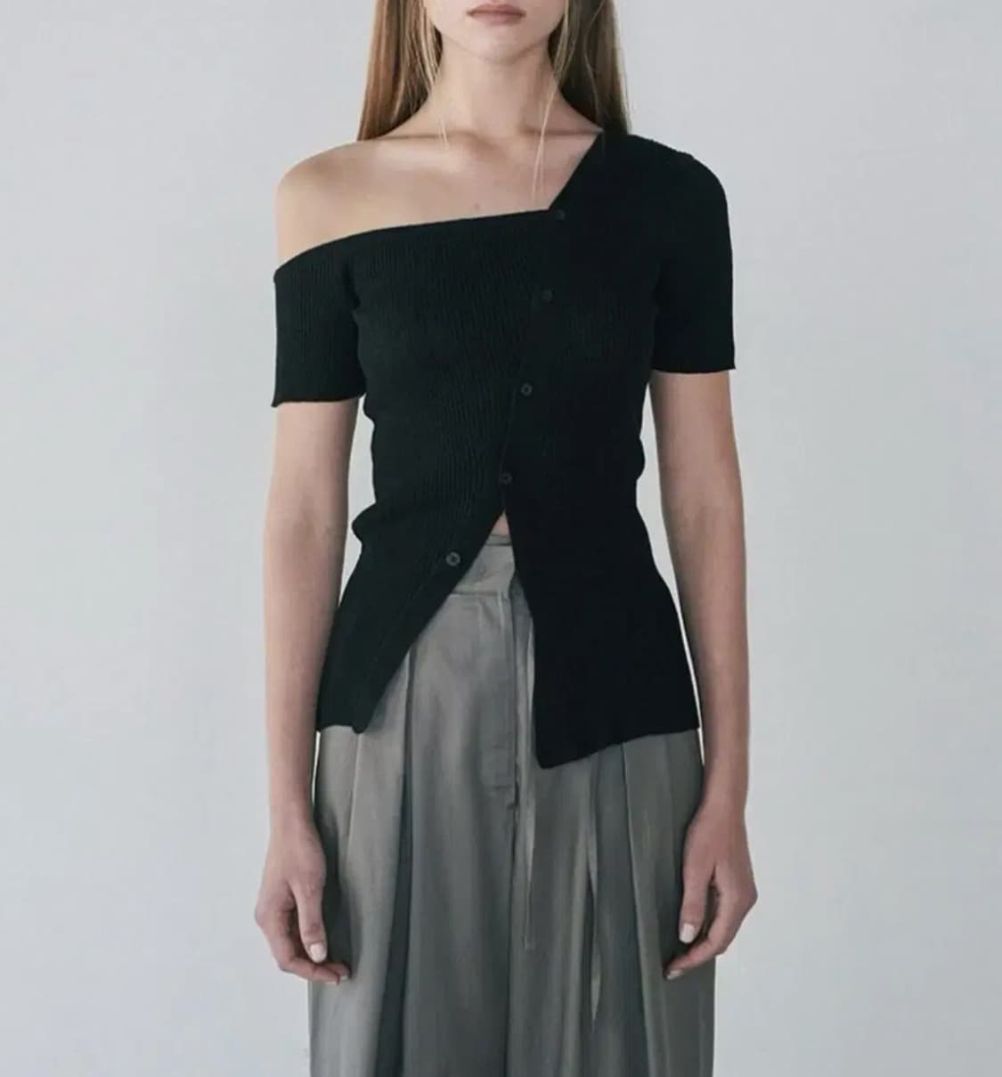 다이애그널 오프숄더니트 오프숄더반팔 상품이미지2