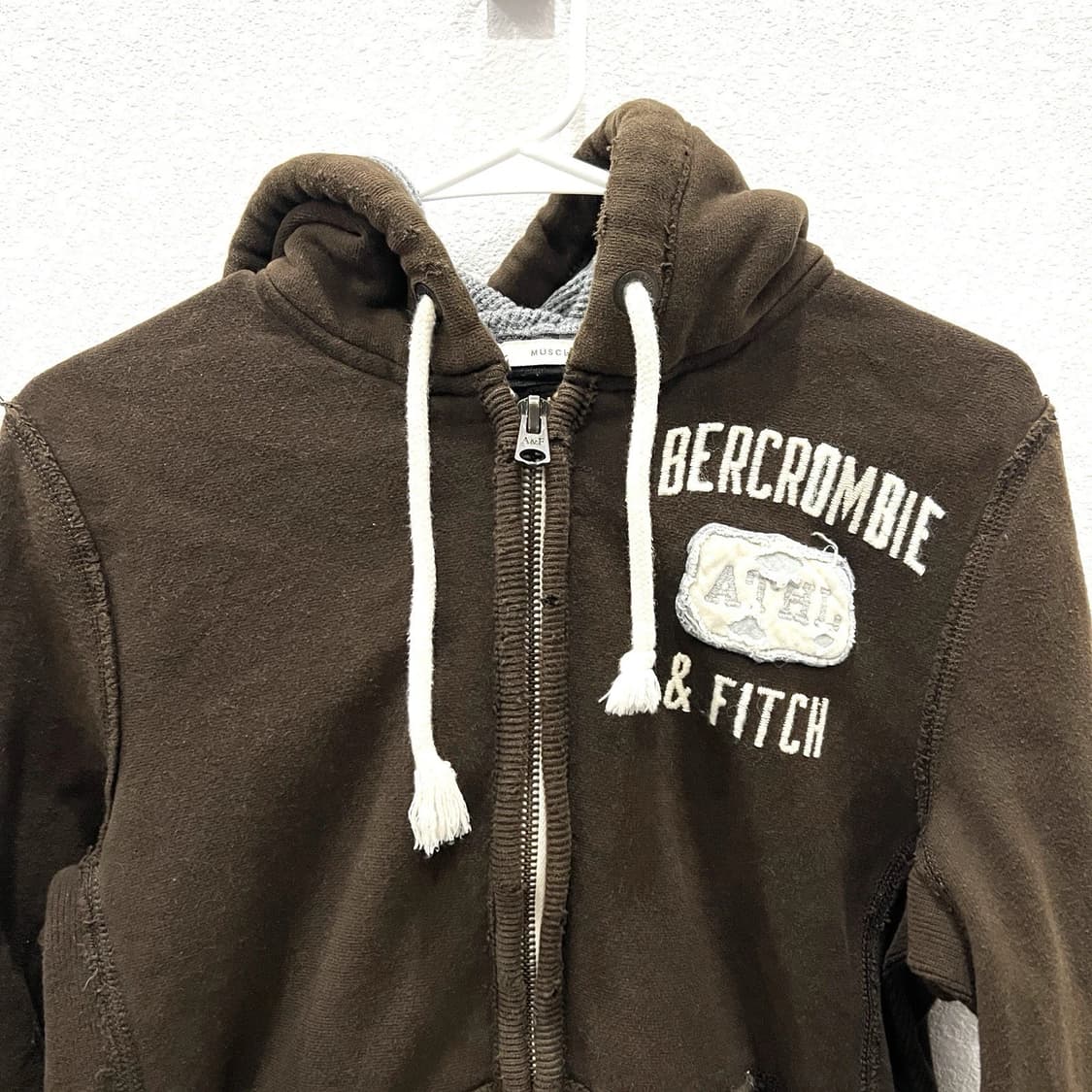 아베크롬비 앤 피치 빈티지 아플리케 로고 머슬 핏 후드 집업 상품이미지2