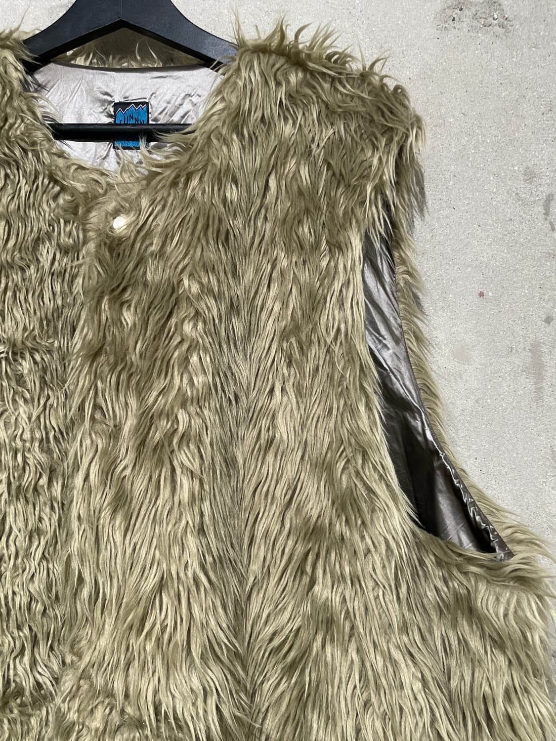 써니 스포츠 베이지 골드 스냅 버튼 퍼 베스트 상품이미지3