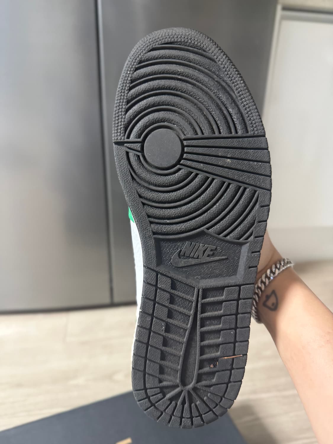 나이키 에어 조던 1 레트로 하이 OG 럭키 그린 290 상품이미지5