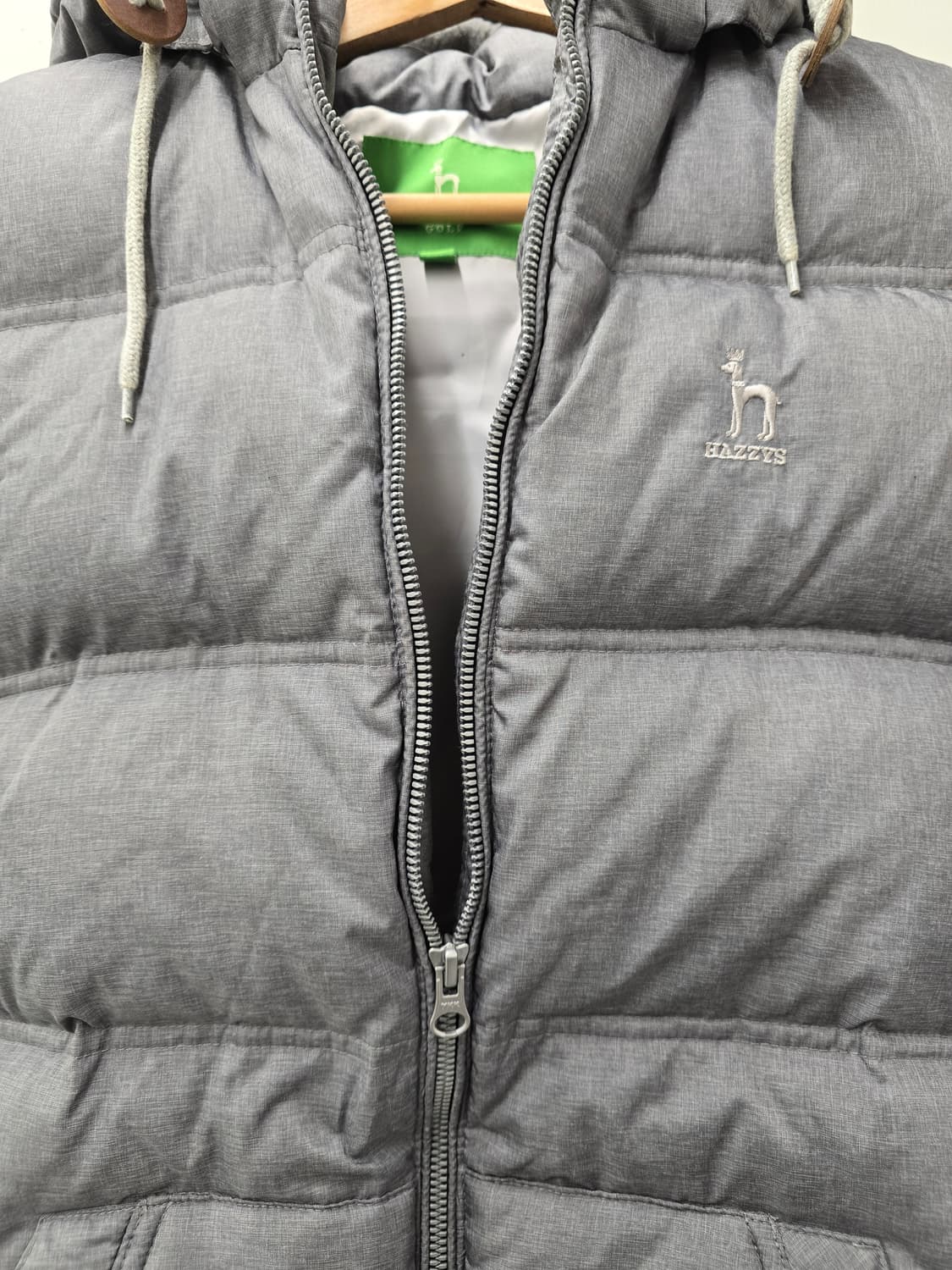 헤지스골프 여성 덕다운 패딩조끼.  
싸이즈 95 상품이미지4