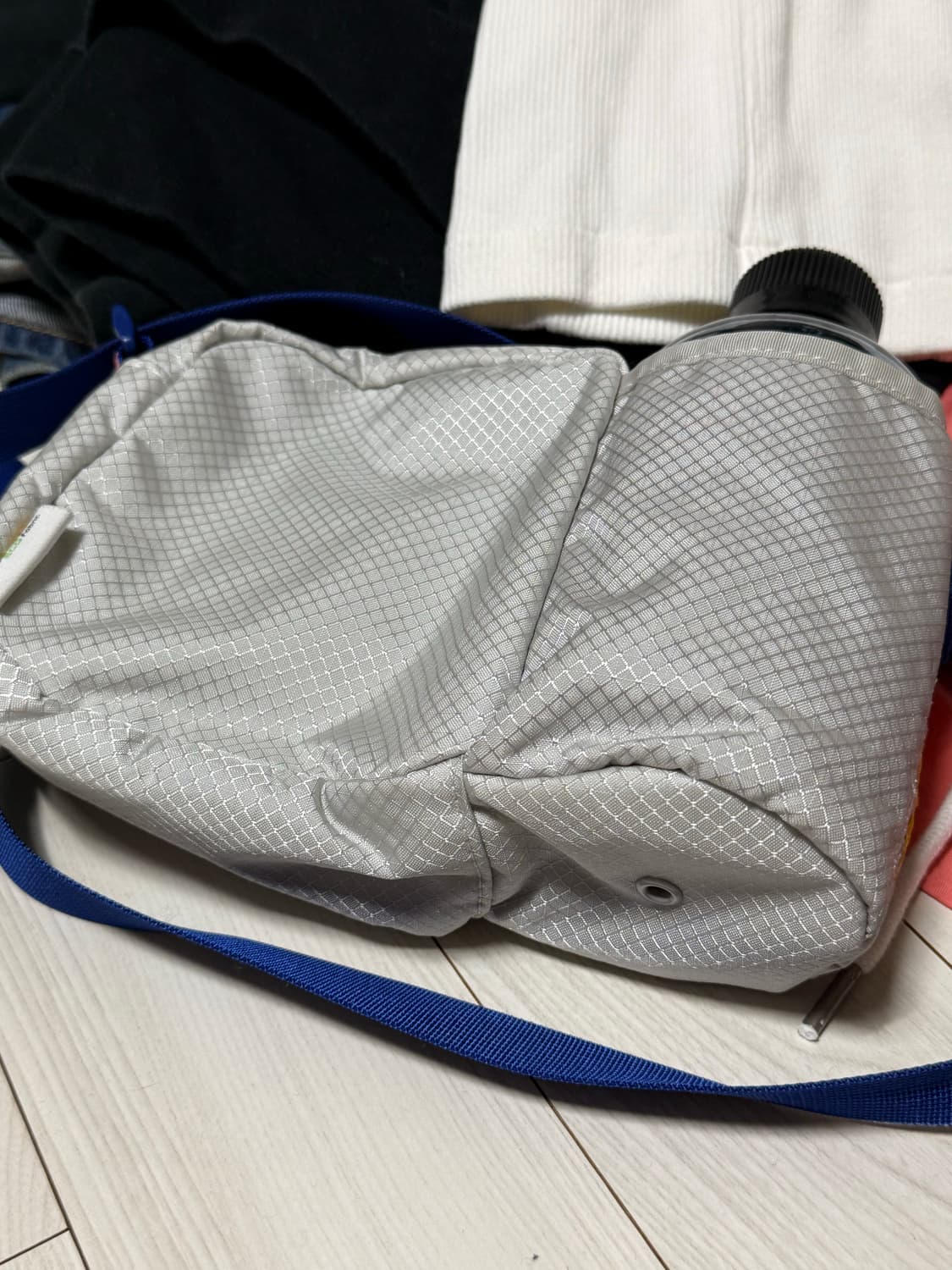 슈프림 22ss 보틀 크로스백 실버 상품이미지4