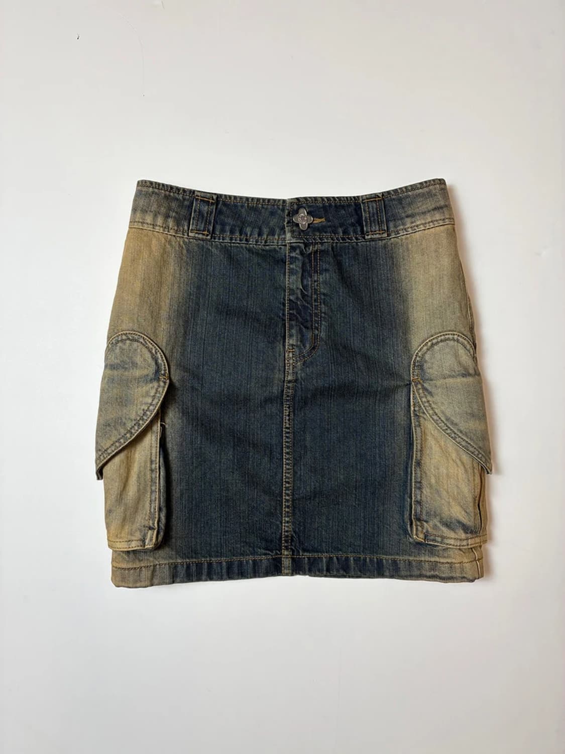 더뮤지엄비지터 하트 포켓 워시드 데님 스커트 PN9585 상품이미지1