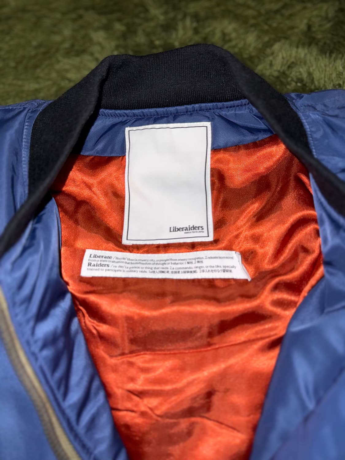 [L] Liberaiders 리버레이더스 디클라인 자수 로고 봄버 자켓 상품이미지3