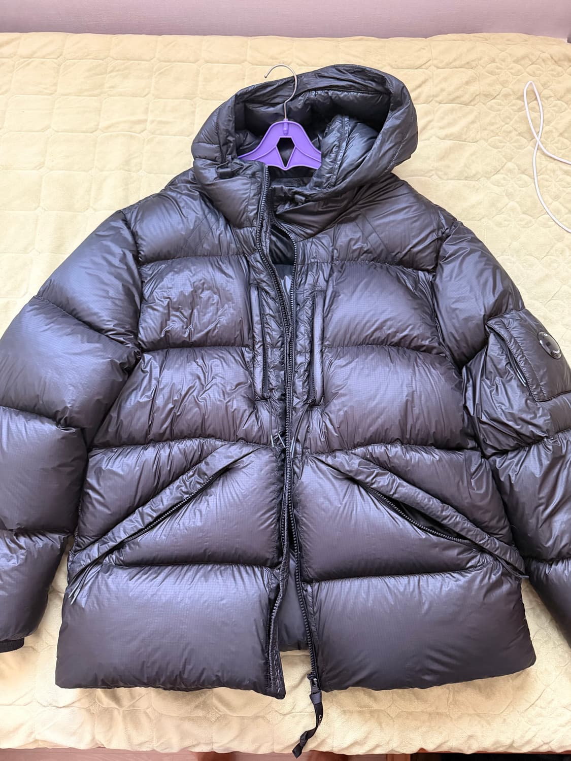 cp컴퍼니 패딩 상품이미지1