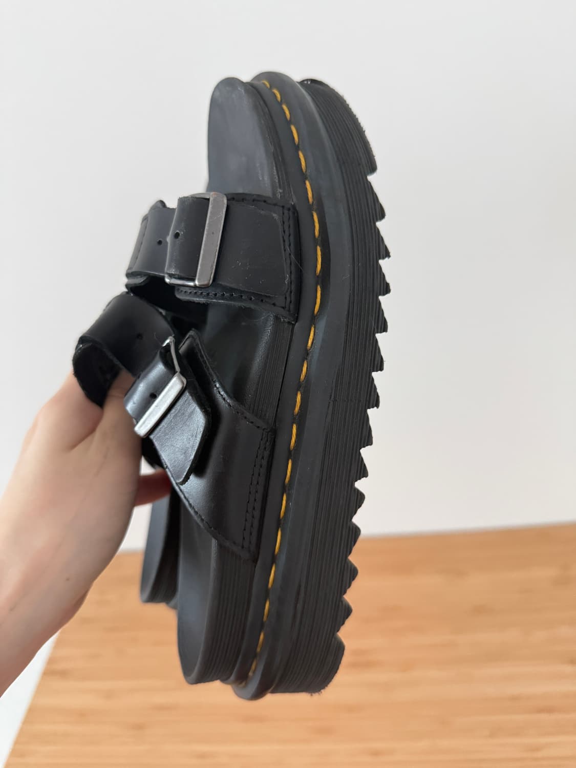 닥터마틴 버클 샌들 상품이미지4