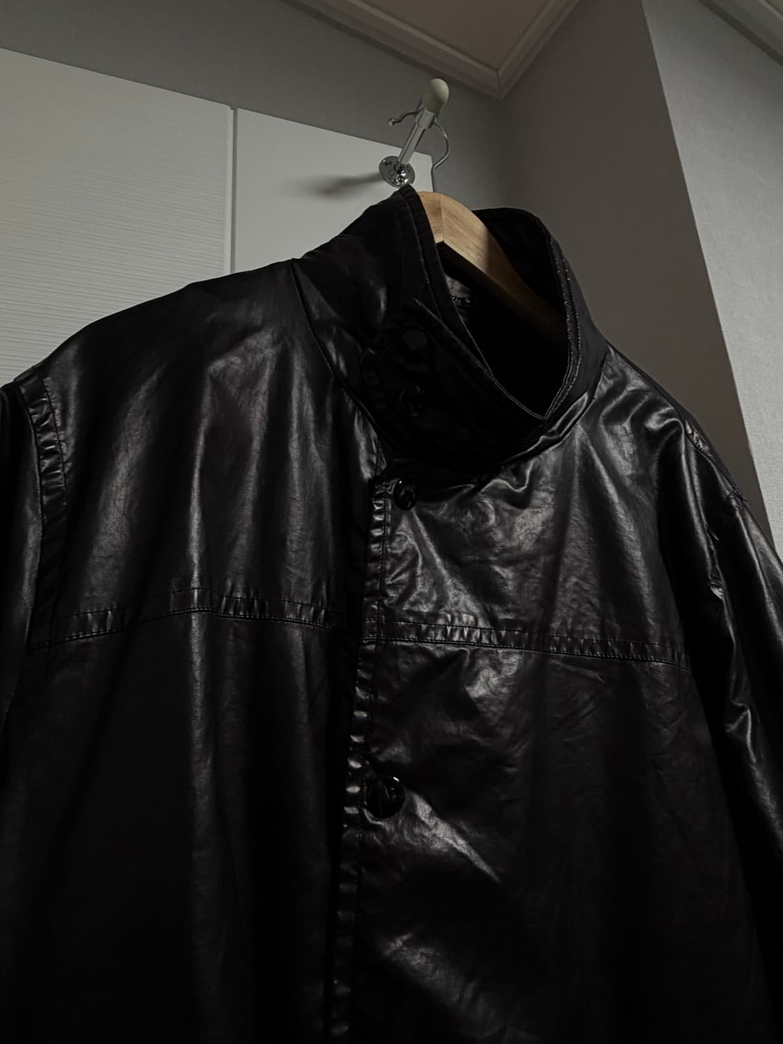 Dries Van Noten 블랙 샤이니 파일럿 자켓 상품이미지5