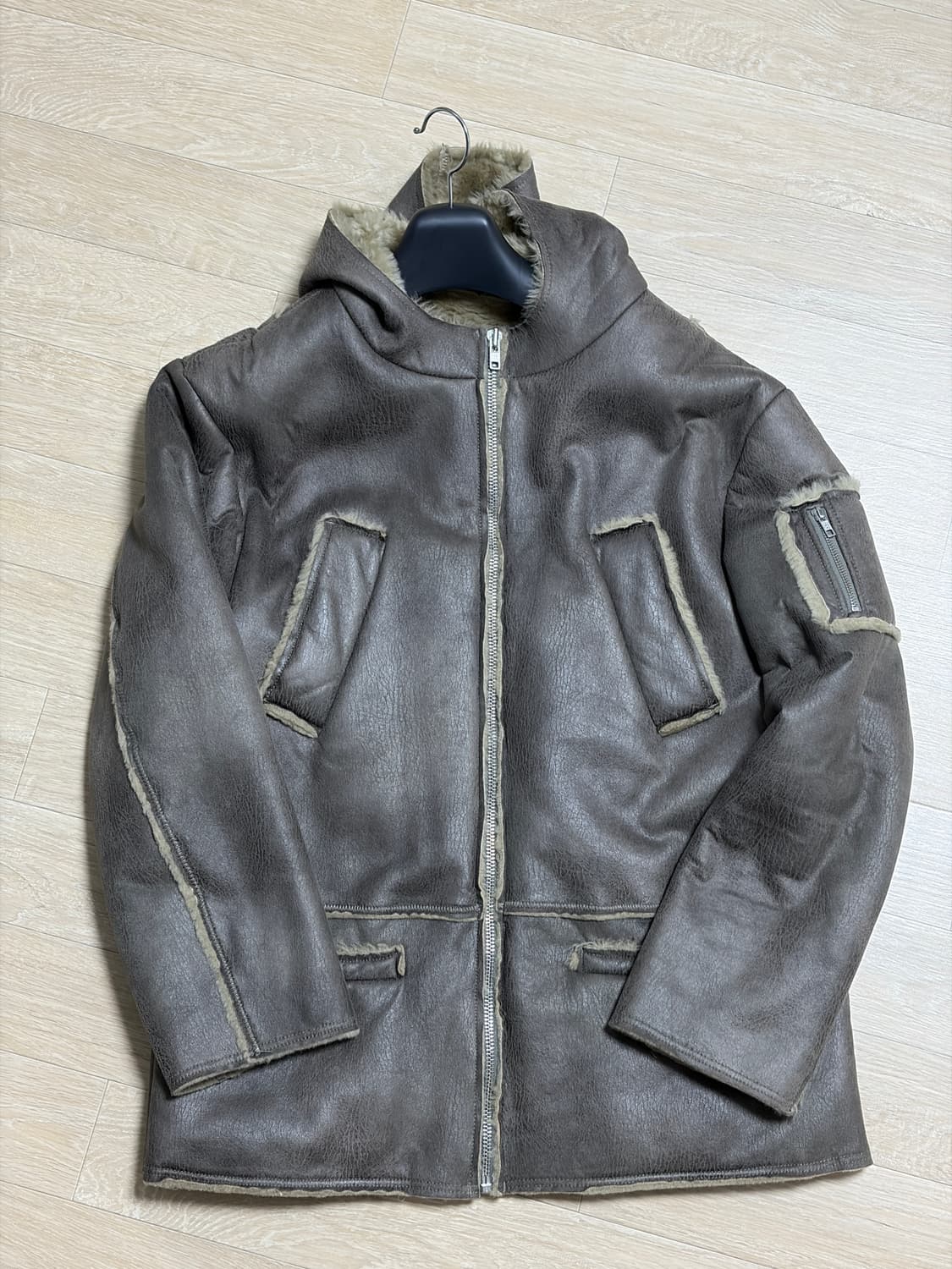 (유일매물) 고샤 루브친스키 후드 타우페 무스탕 자켓 상품이미지5