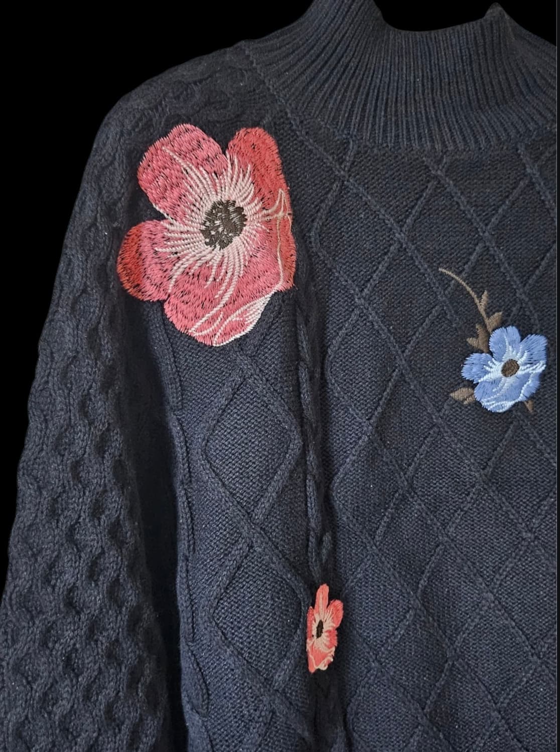 타미힐피거 네이비 플라워 자수 모크넥 크롭 여성 니트 55 상품이미지6