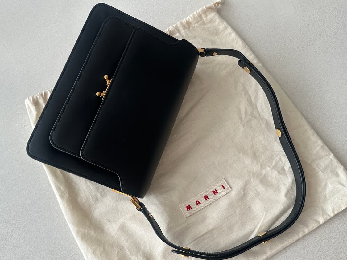 마르니 트렁크백 미디움 블랙 카프 스킨 상품이미지1