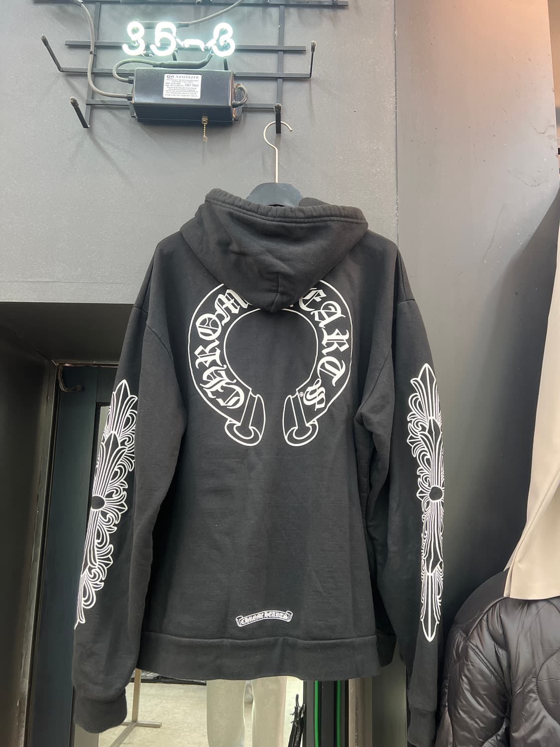 크롬하츠 홀슈스 플로랄후드 블랙 상품이미지2