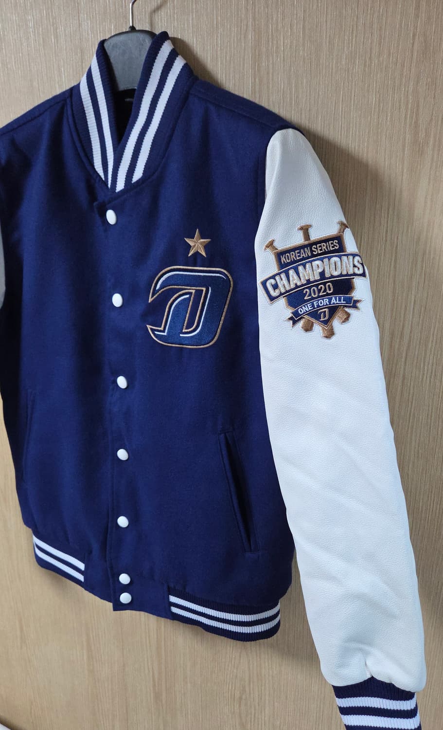 (착샷) NC다이노스 2020 한국시리즈 우승 바시티 자켓 상품이미지2