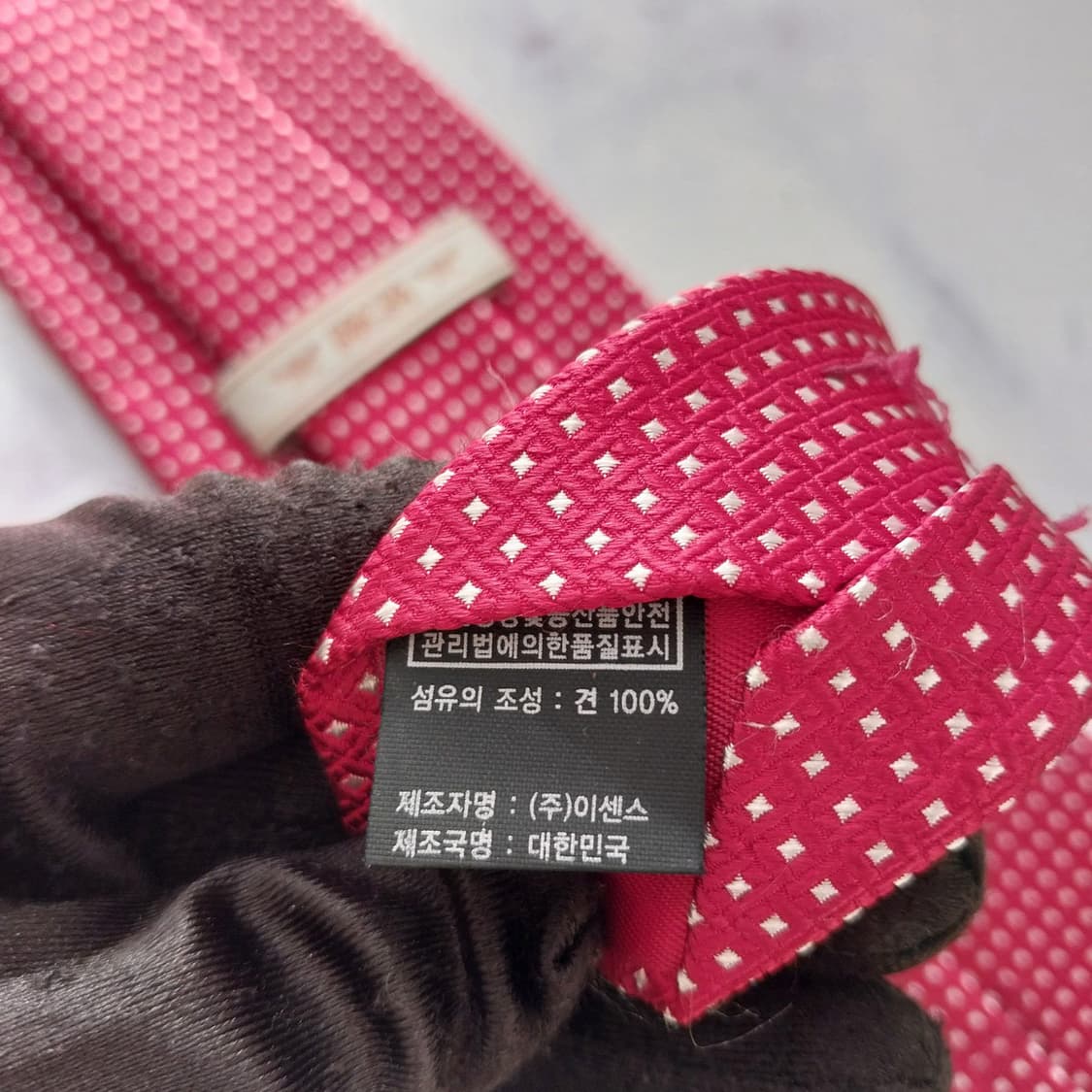 엠씨엠 실크 레드 마이크로 패턴 넥타이 9.0cm A+등급 K1995
 상품이미지10