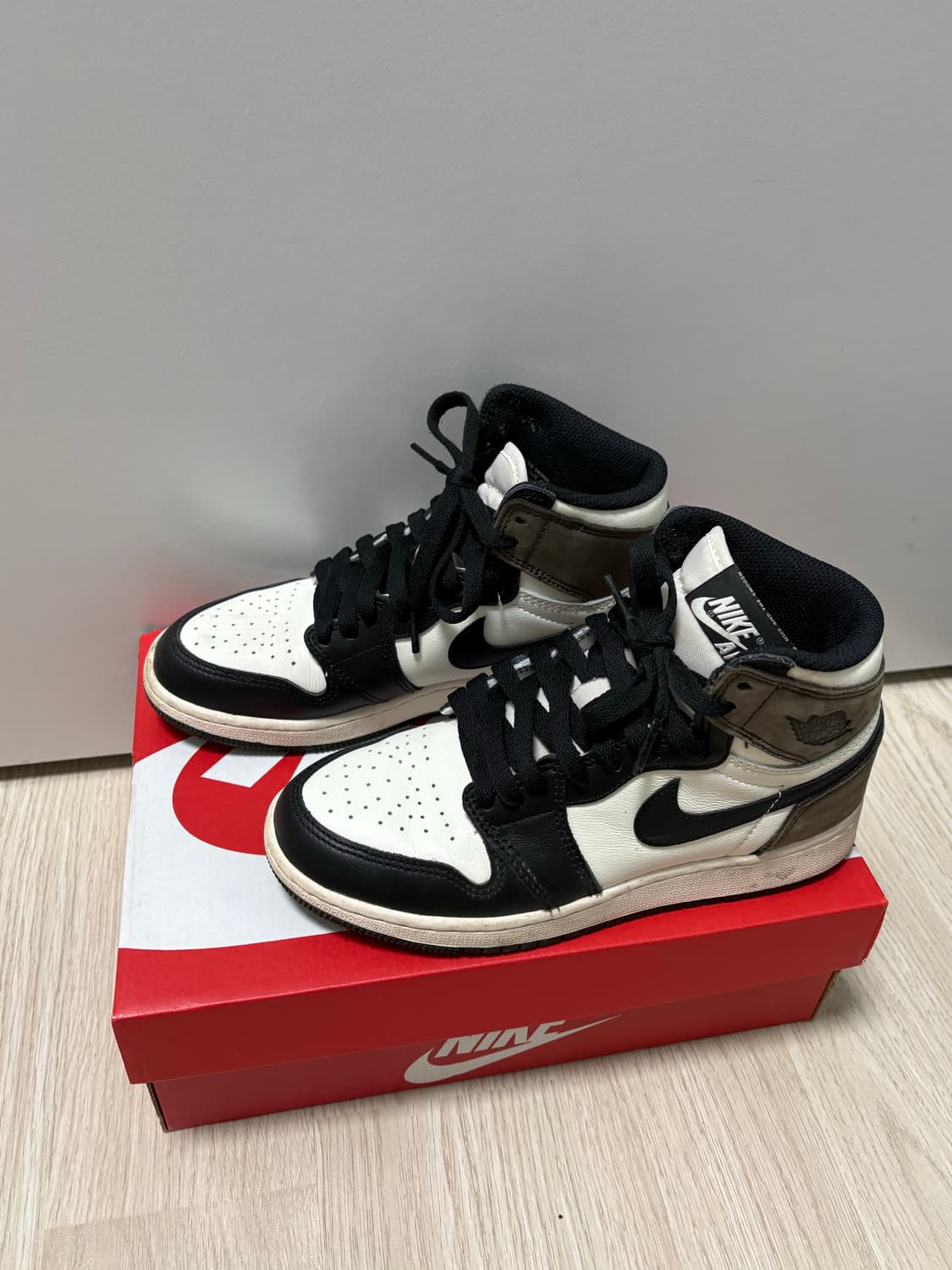 조던 1 레트로 하이 OG 블랙 모카 225 상품이미지1