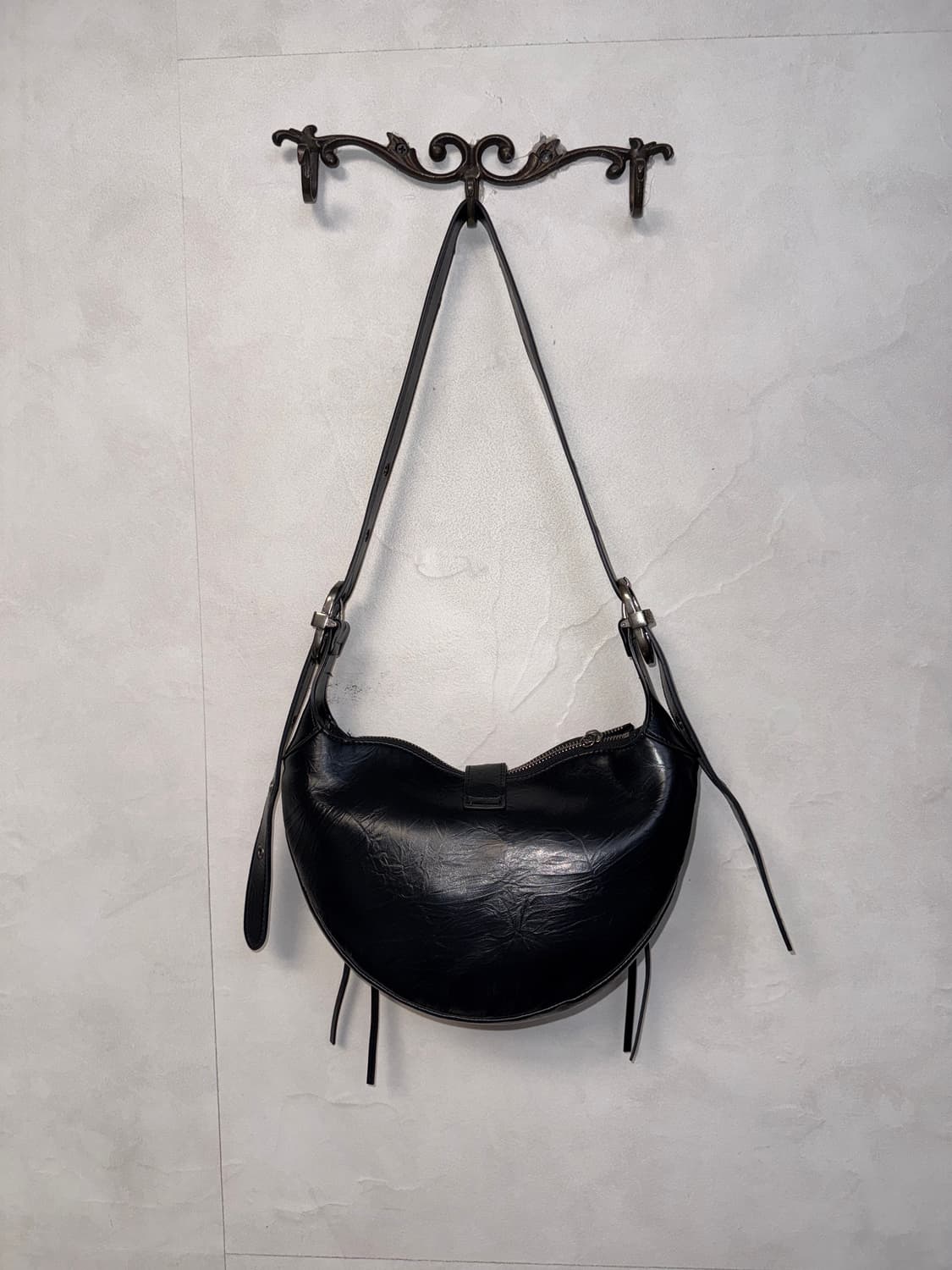 JW PEI Tessa crushed shoulder bag black 상품이미지5