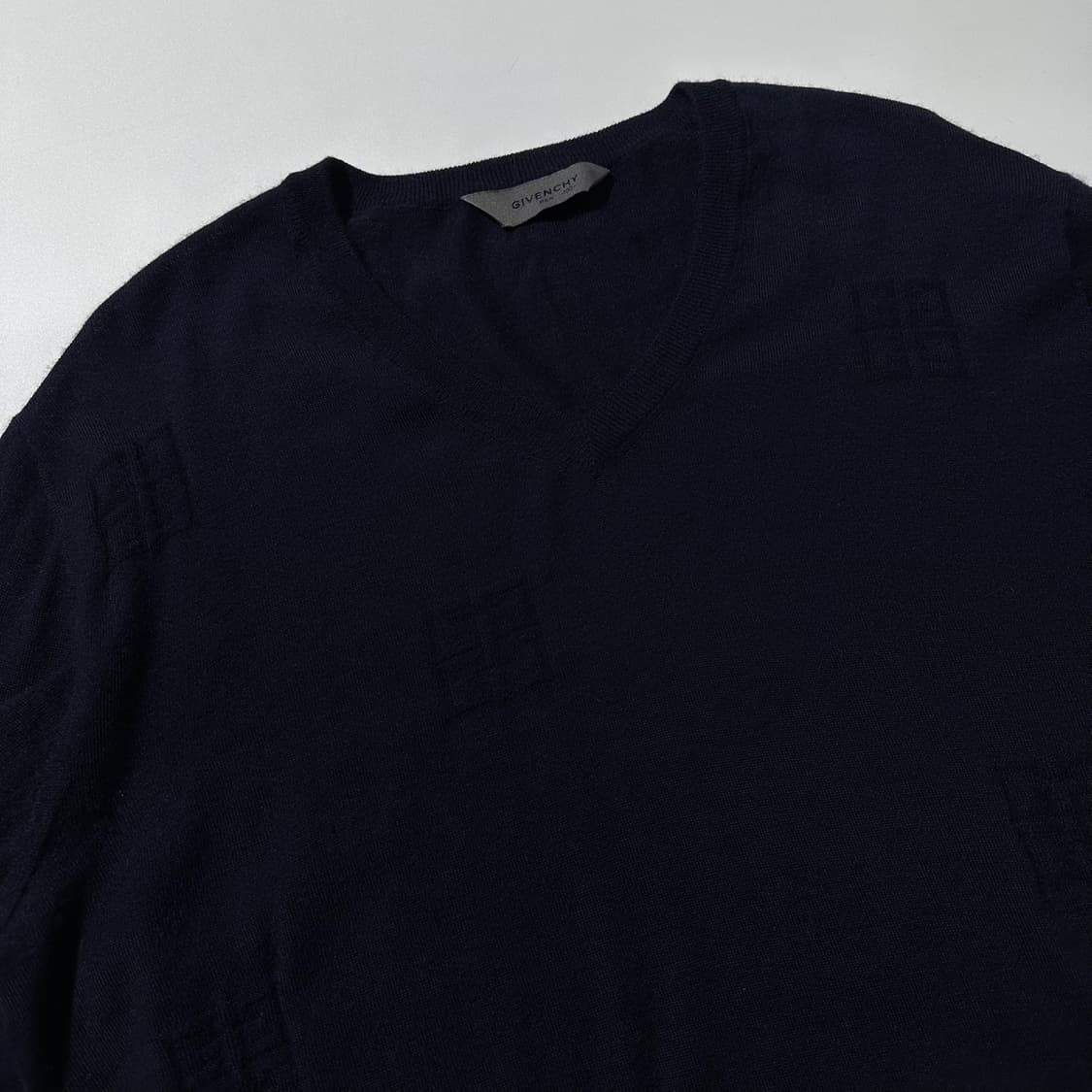 지방시 캐시미어 100% 4G패턴 V넥 니트 네이비 상품이미지3