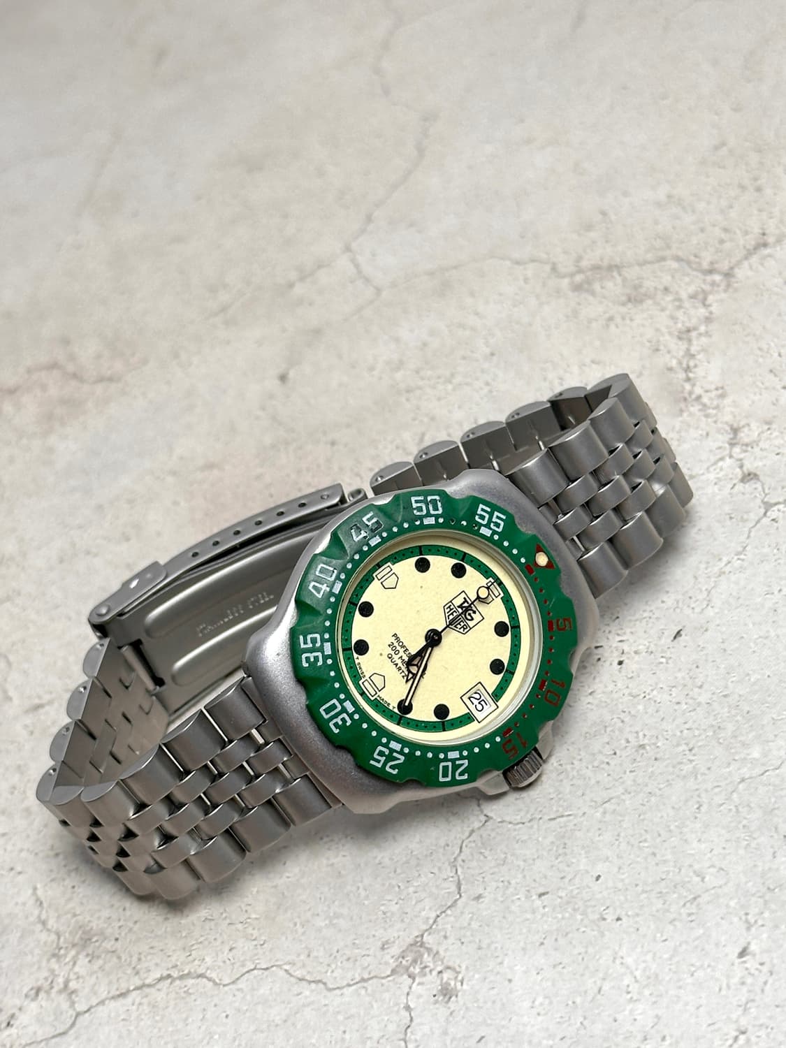 태그호이어 포뮬러 1 그린 원판 쿼츠 워치 상품이미지4