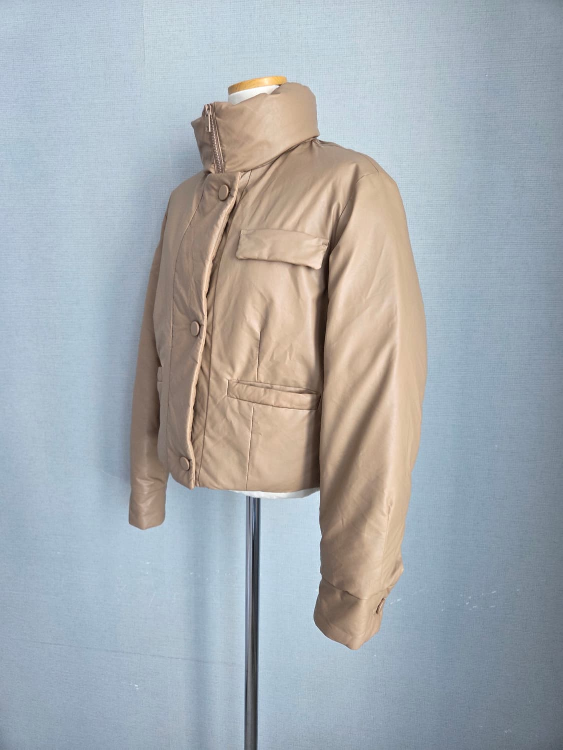 잇미샤 레더 구스다운숏패딩 상품이미지2