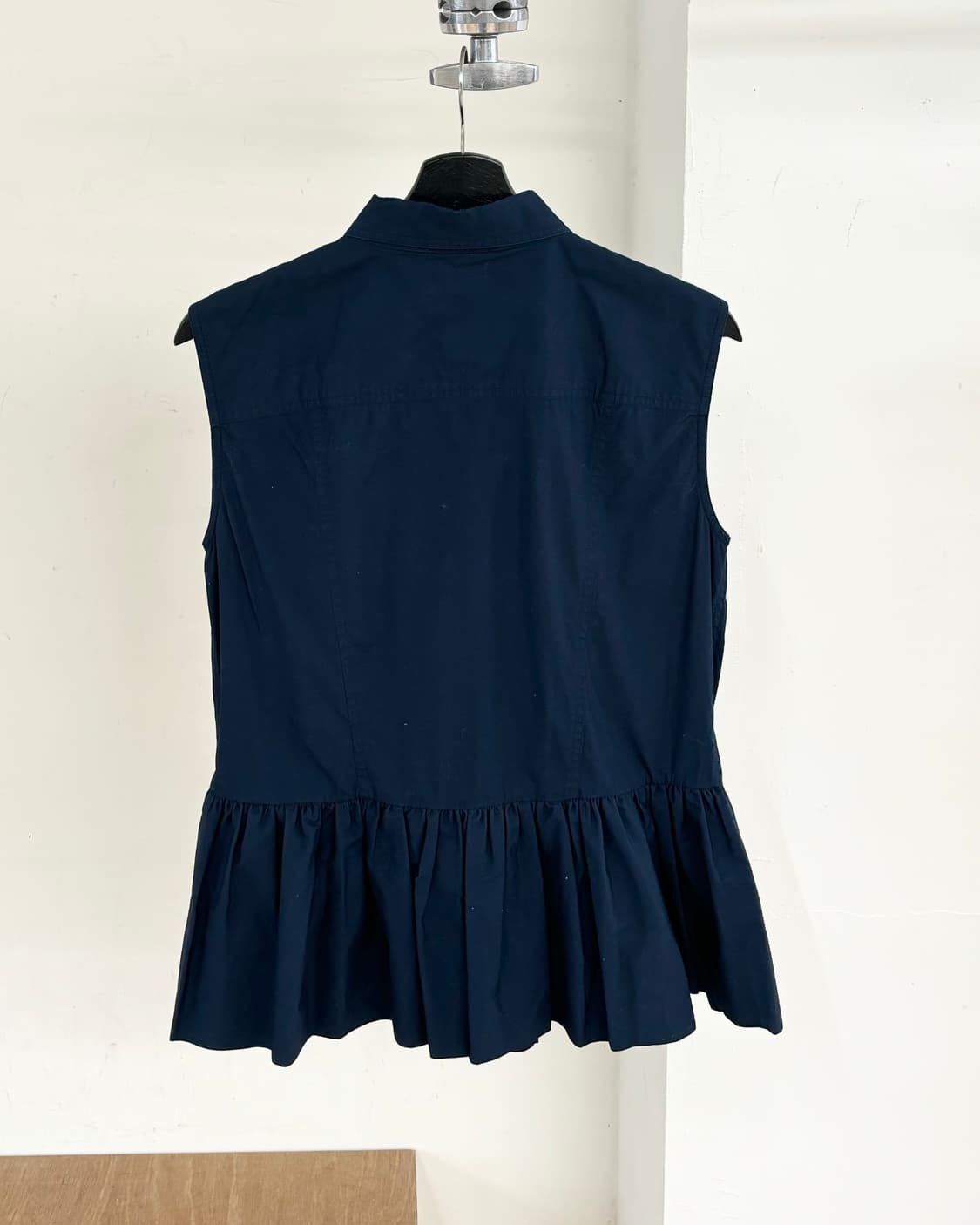 드리스 반 노튼 네이비 페플럼 민소매 셔츠 상품이미지6