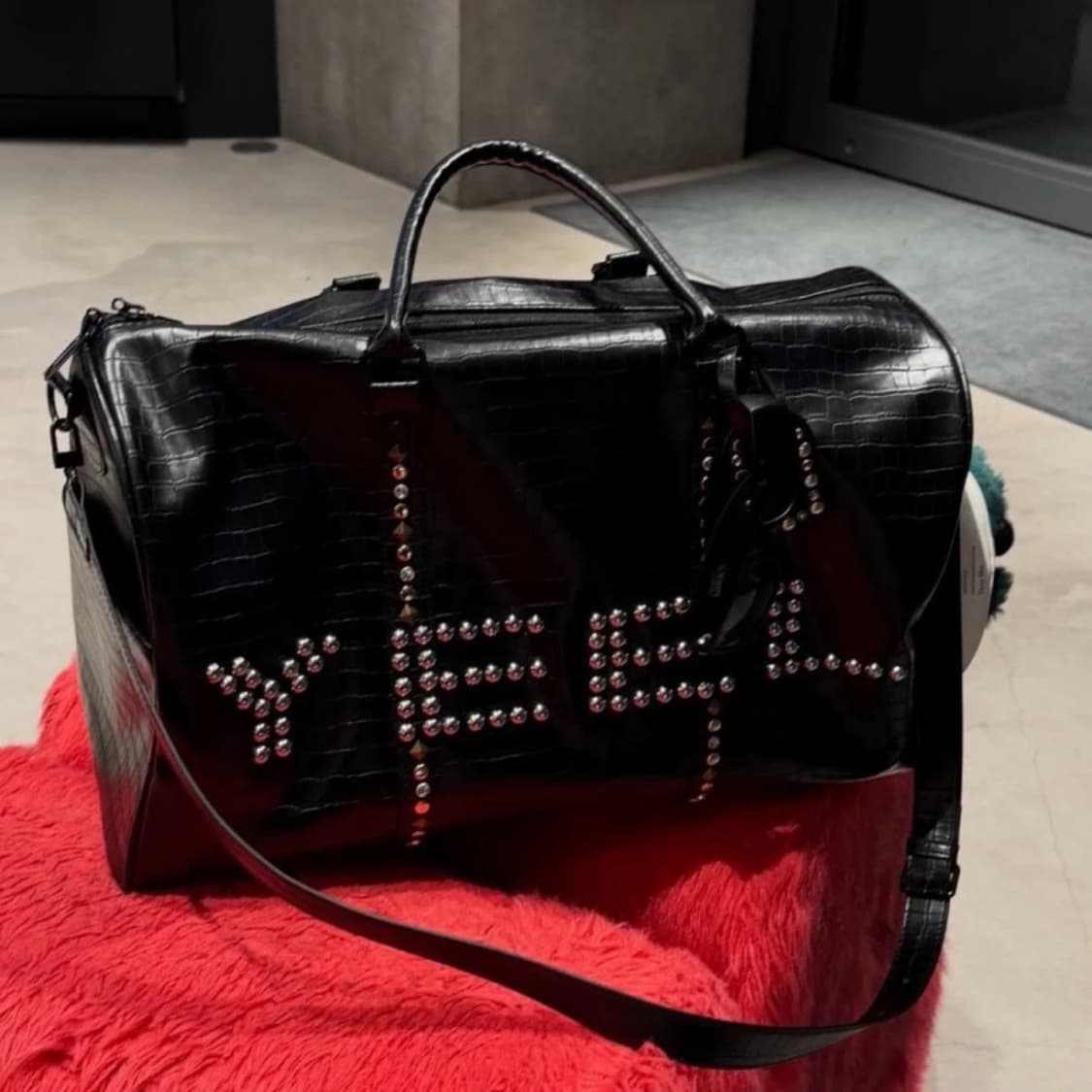 Yeel 크로코 스터드 보스턴백 Black 상품이미지3