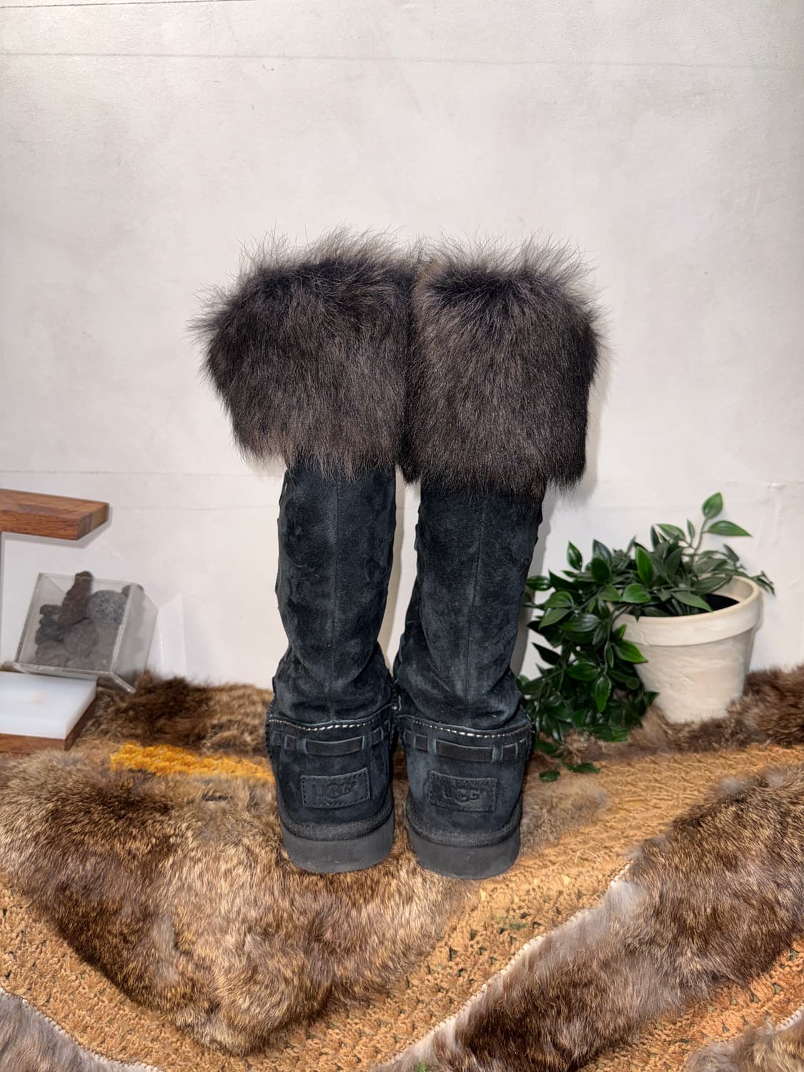 UGG Women’s Rosana black fur boots 상품이미지5