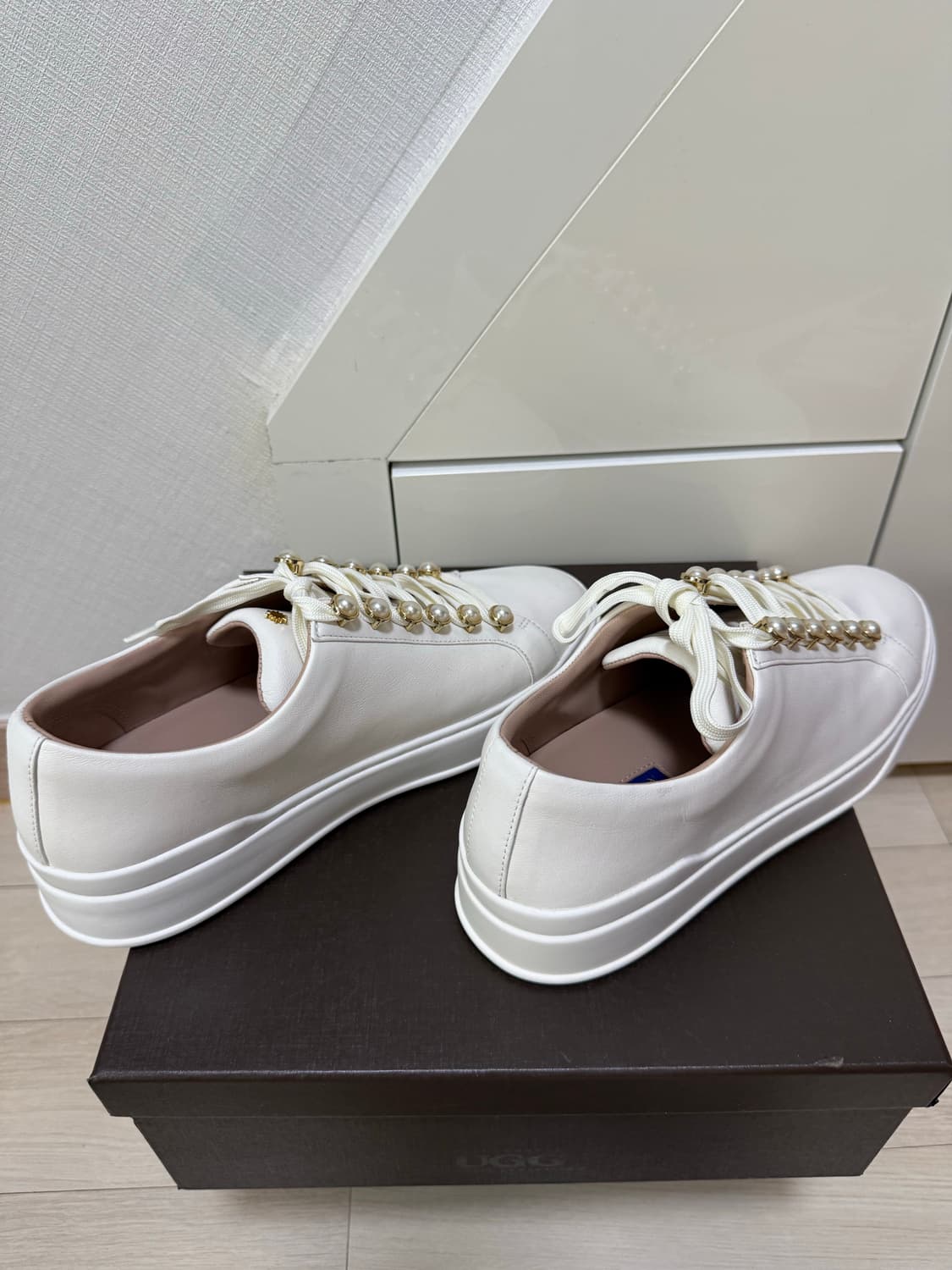 스튜어트 와이츠먼 진주 스니커즈 38사이즈 상품이미지4