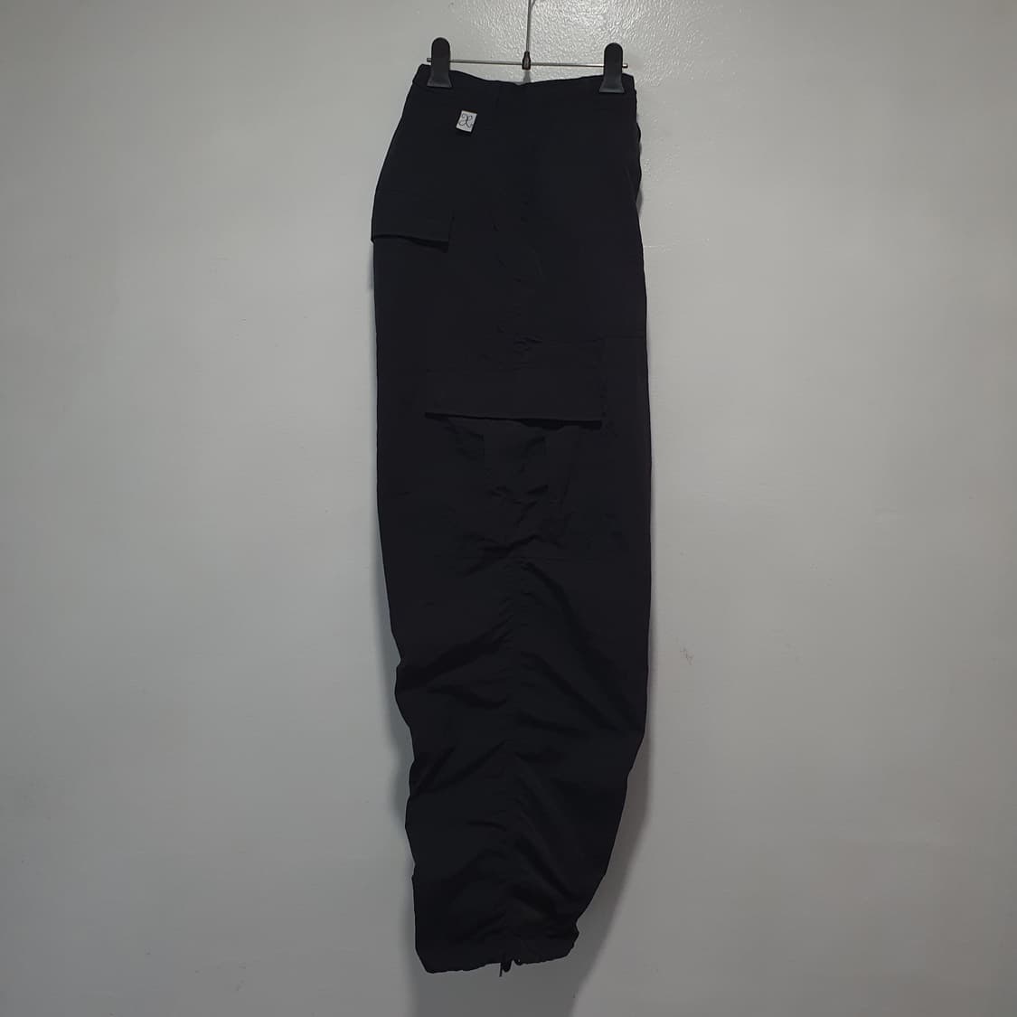 L) 엑스톤즈 신형 24ss 셔링 나일론 포켓 와이드 카고 팬츠 블랙 상품이미지7