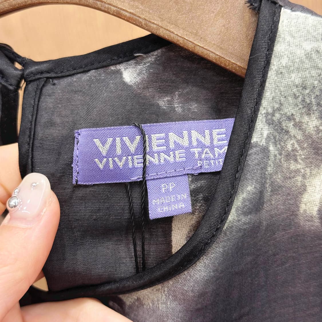 비비안탐 플라워 프린팅 반팔 티셔츠 컷아웃 시스루 디테일 슬림핏 상품이미지7