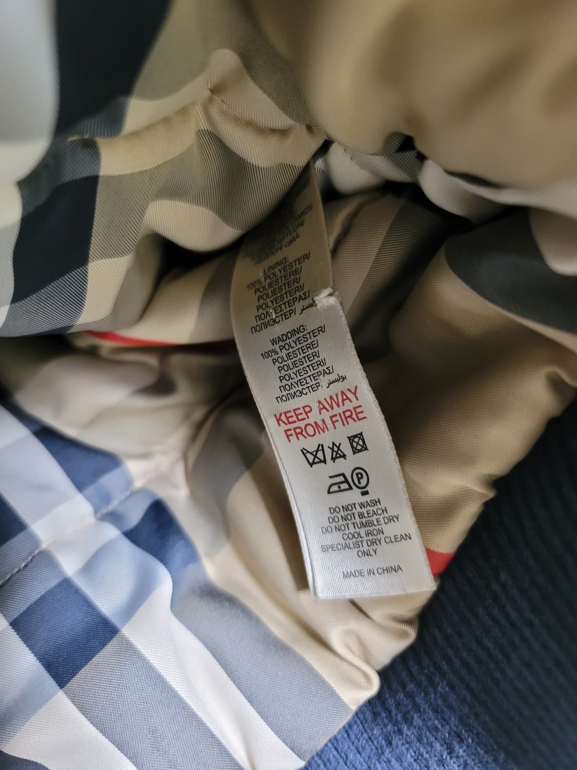 버버리 구스다운 패딩 2살92cm 상태굿

 상품이미지6