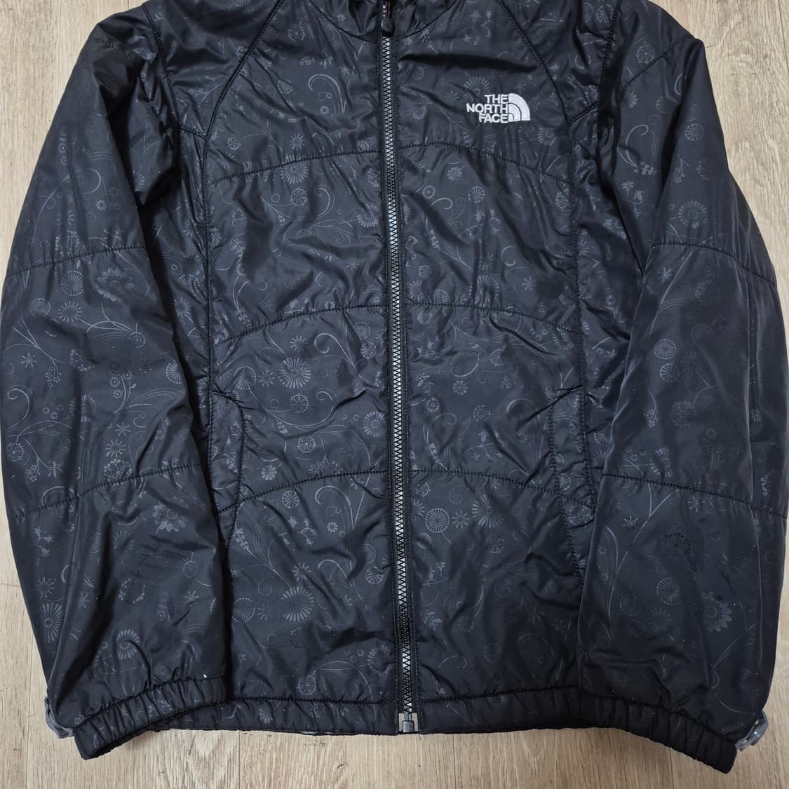 노스페이스 블랙 패턴 경량패딩 점퍼 M(85) 상품이미지3