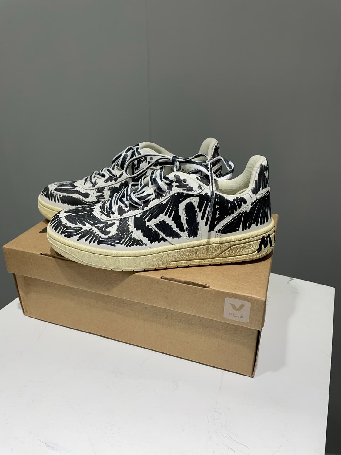 (정품/새상품) 베자 X 마르니 콜라보 여성 페인트 레더 로우 스니커즈 상품이미지2