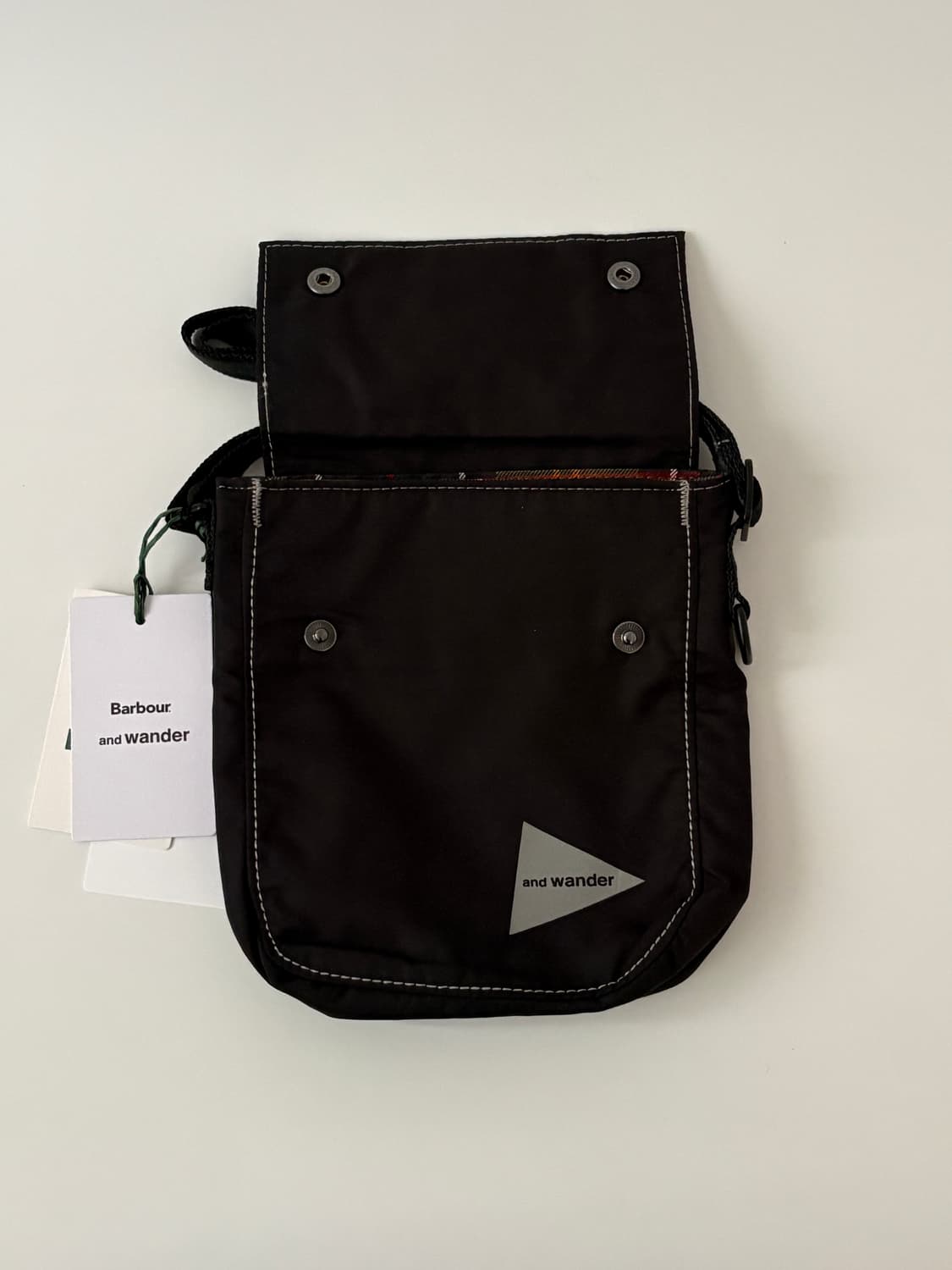 x Barbour - Shoulder Pouch Bag (Black) 상품이미지5