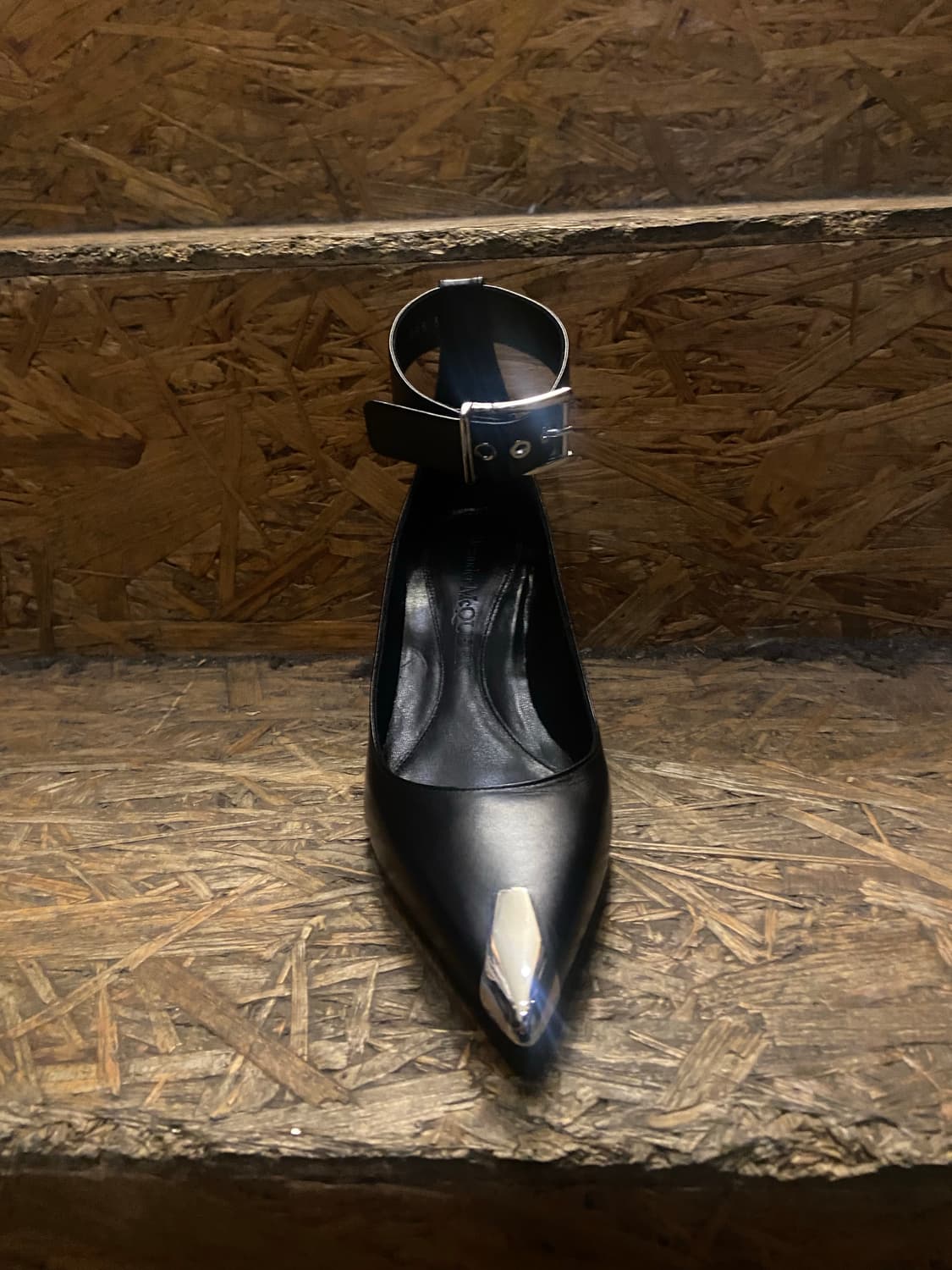 Alexander McQueen 알렉산더 맥퀸 펑크 앵클 스트랩 펌프스 상품이미지3