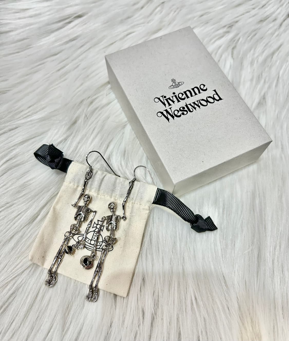 vivienne westwood 비비안웨스트우드 스켈레톤 스컬 귀걸이 상품이미지2