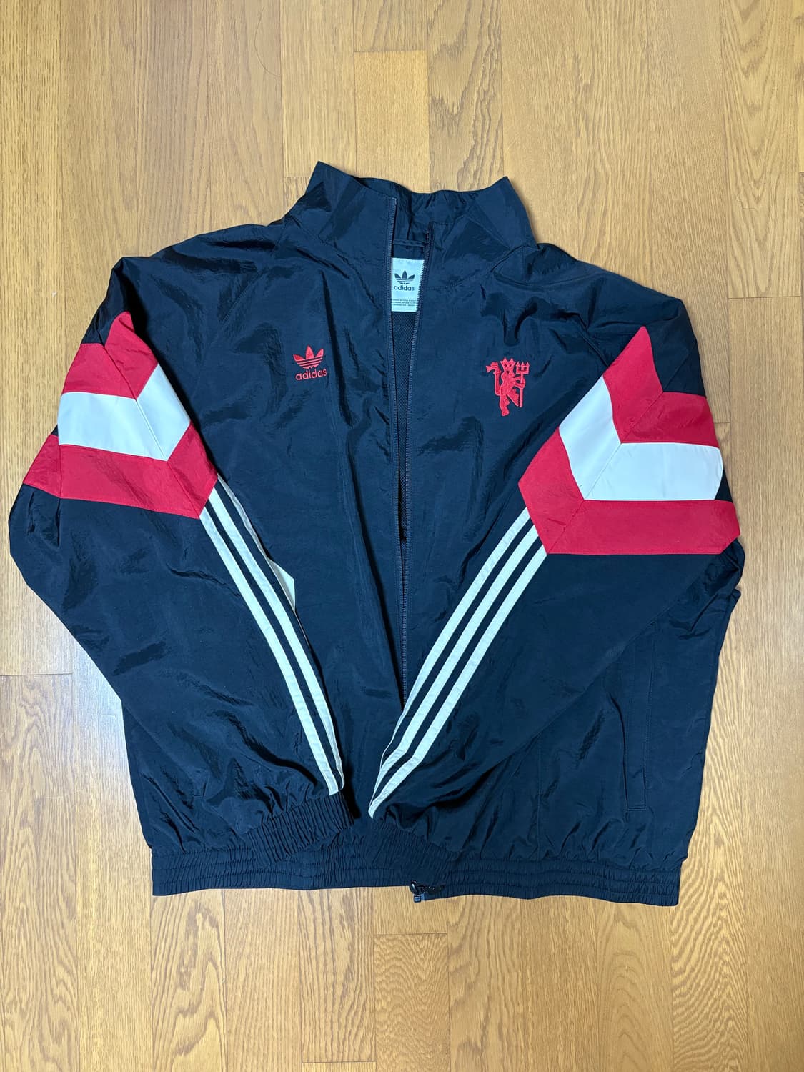 아디다스 맨유 바람막이 상품이미지1