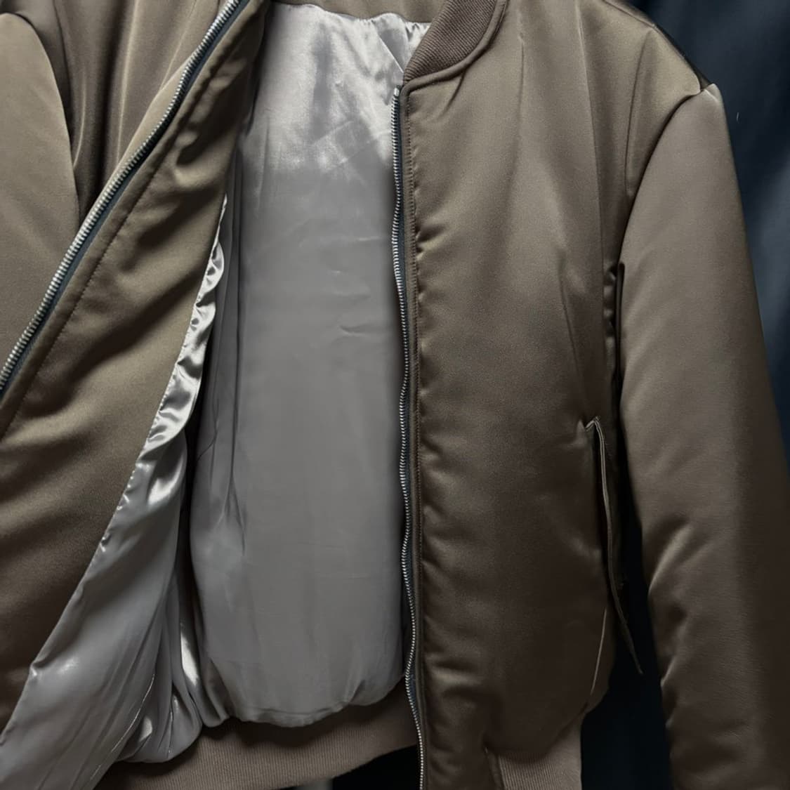 L) vuja de max satin pillow bomber 자켓 상품이미지4