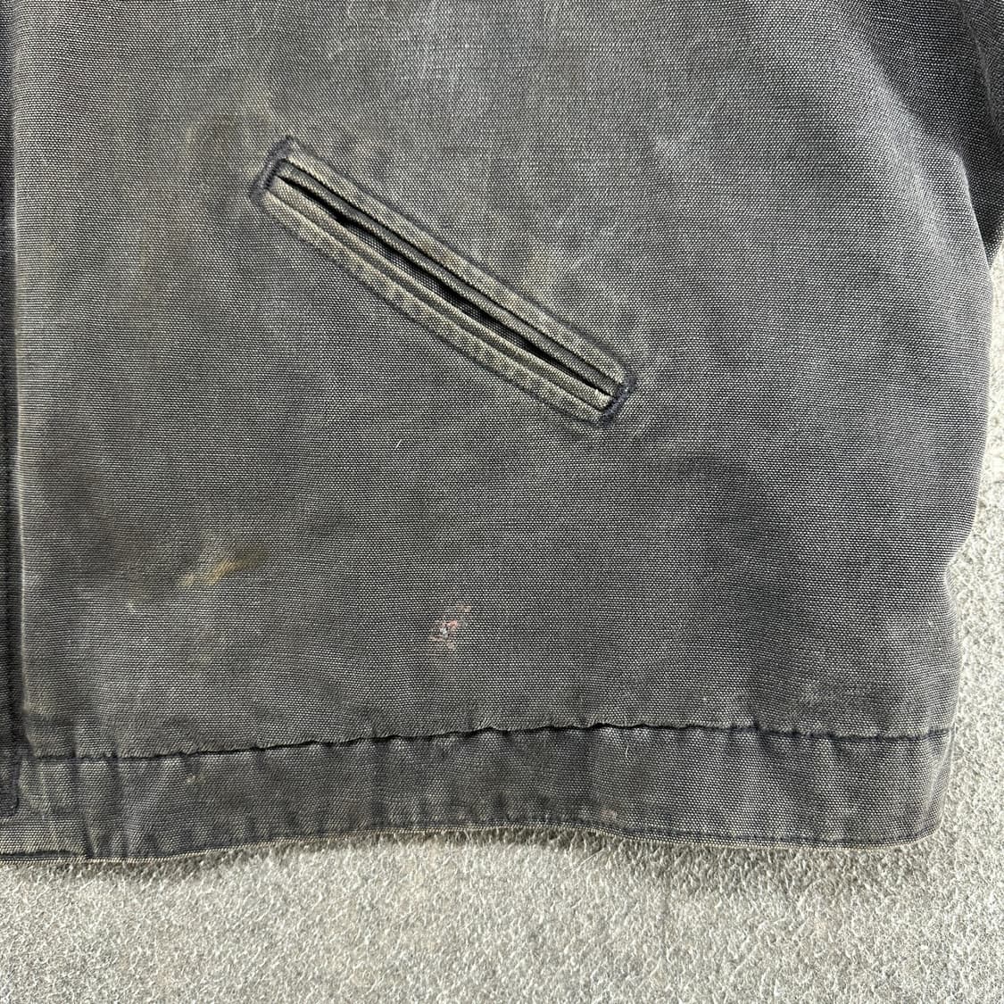 칼하트 J01 디트로이트 컨트롤드 레인 엘엘씨 커스텀 자켓 블랙 상품이미지7