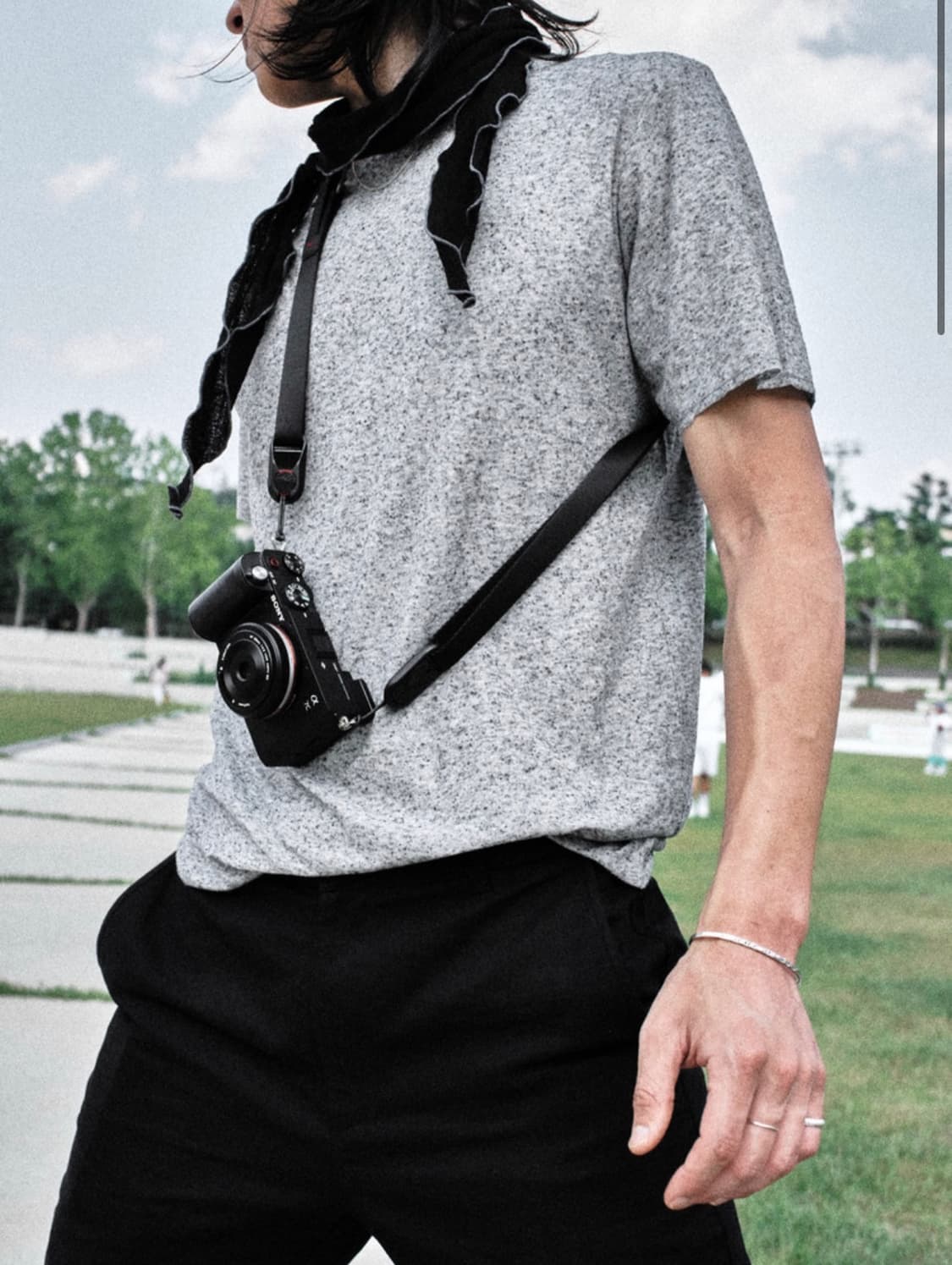 모노프리베 Textured Roll Scarf - Black/Blue 상품이미지1