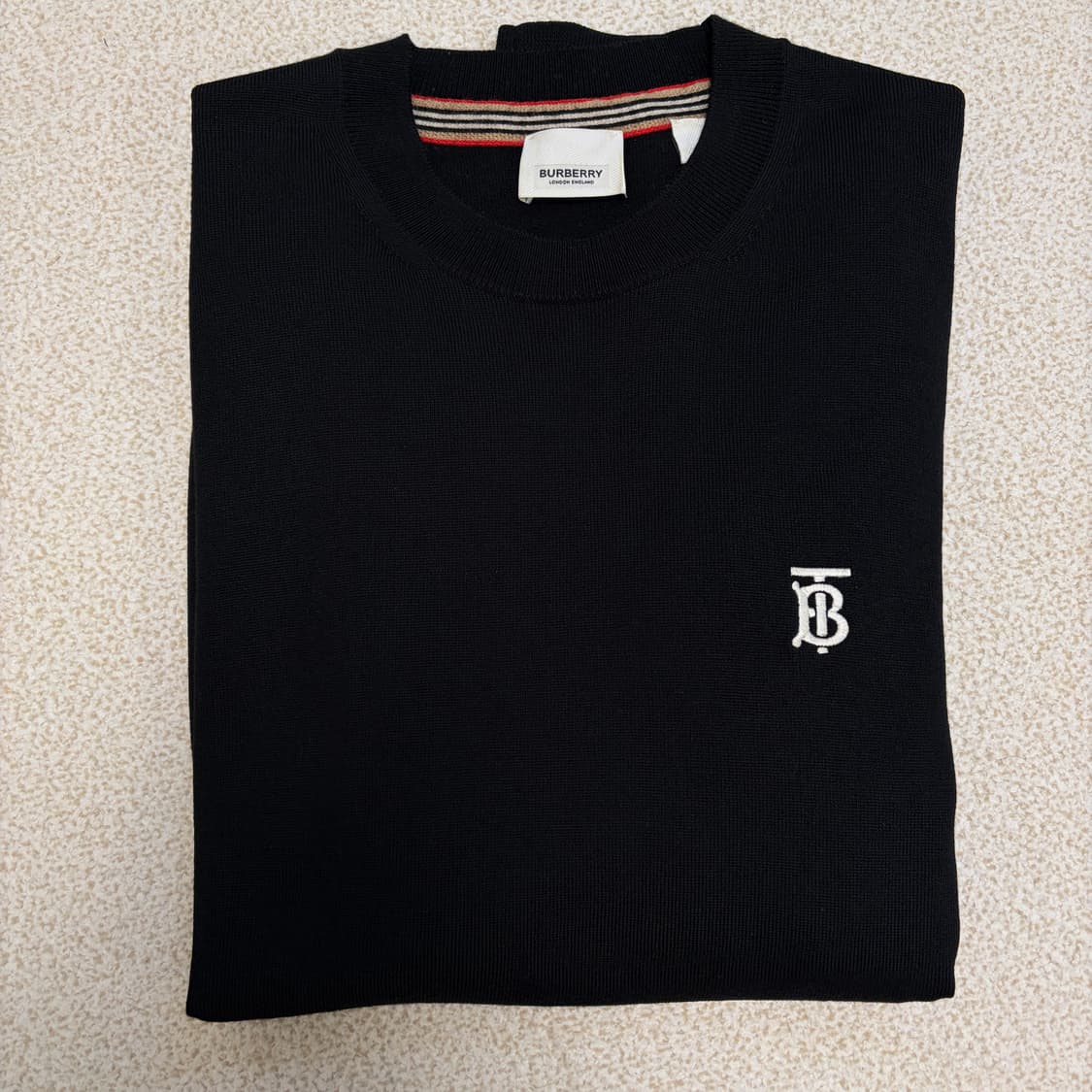 버버리 남성 TB 로고 블랙 메리노 울 니트 상품이미지2