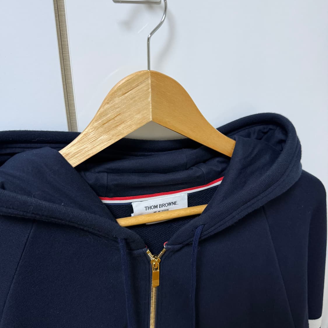 A / 7 (110-115) 톰브라운 사선완장 후드집업 네이비 상품이미지3