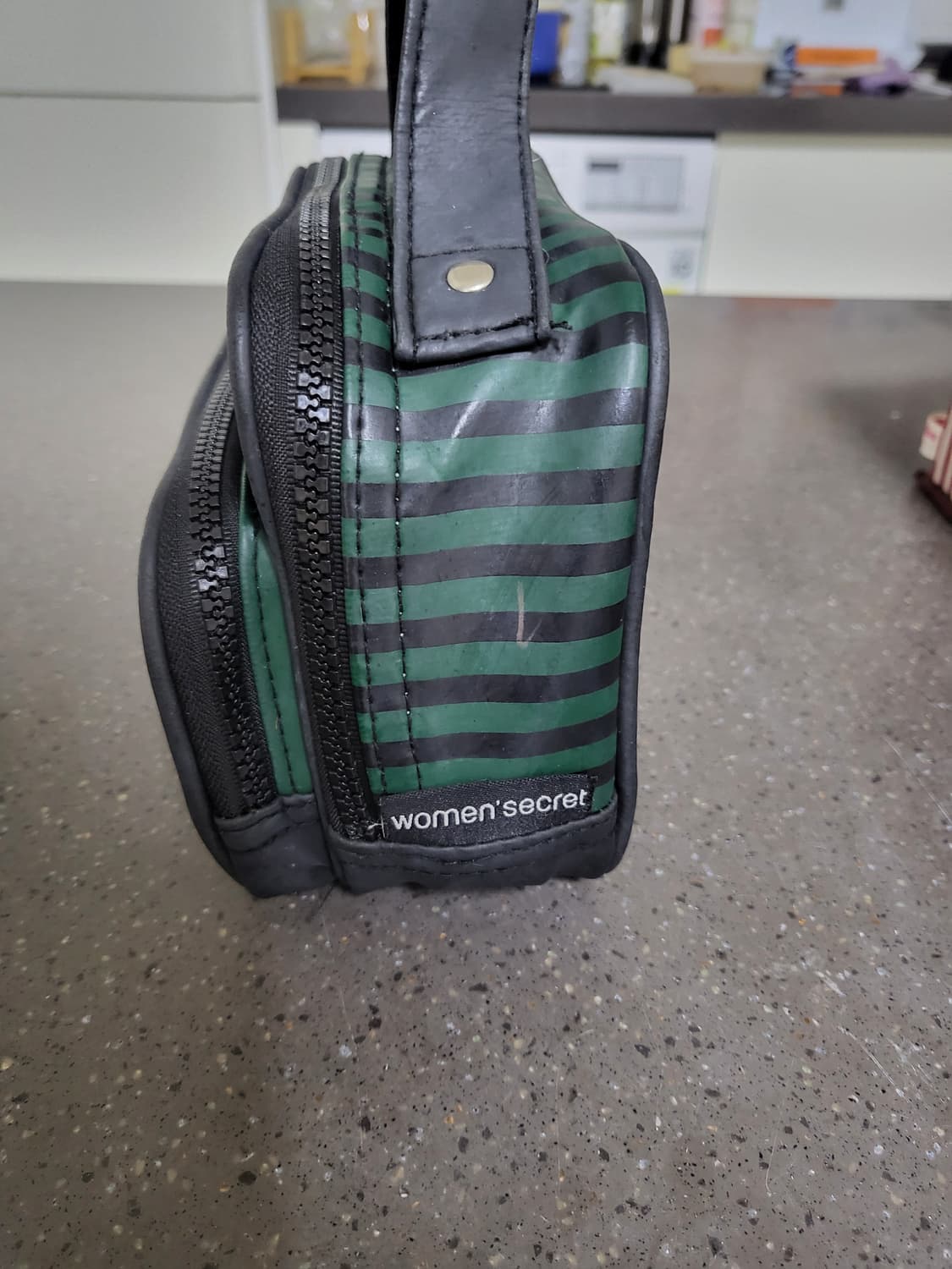 (수납짱)! 스페인 브랜드 우먼스 시크릿 토트백입니다. 상품이미지4