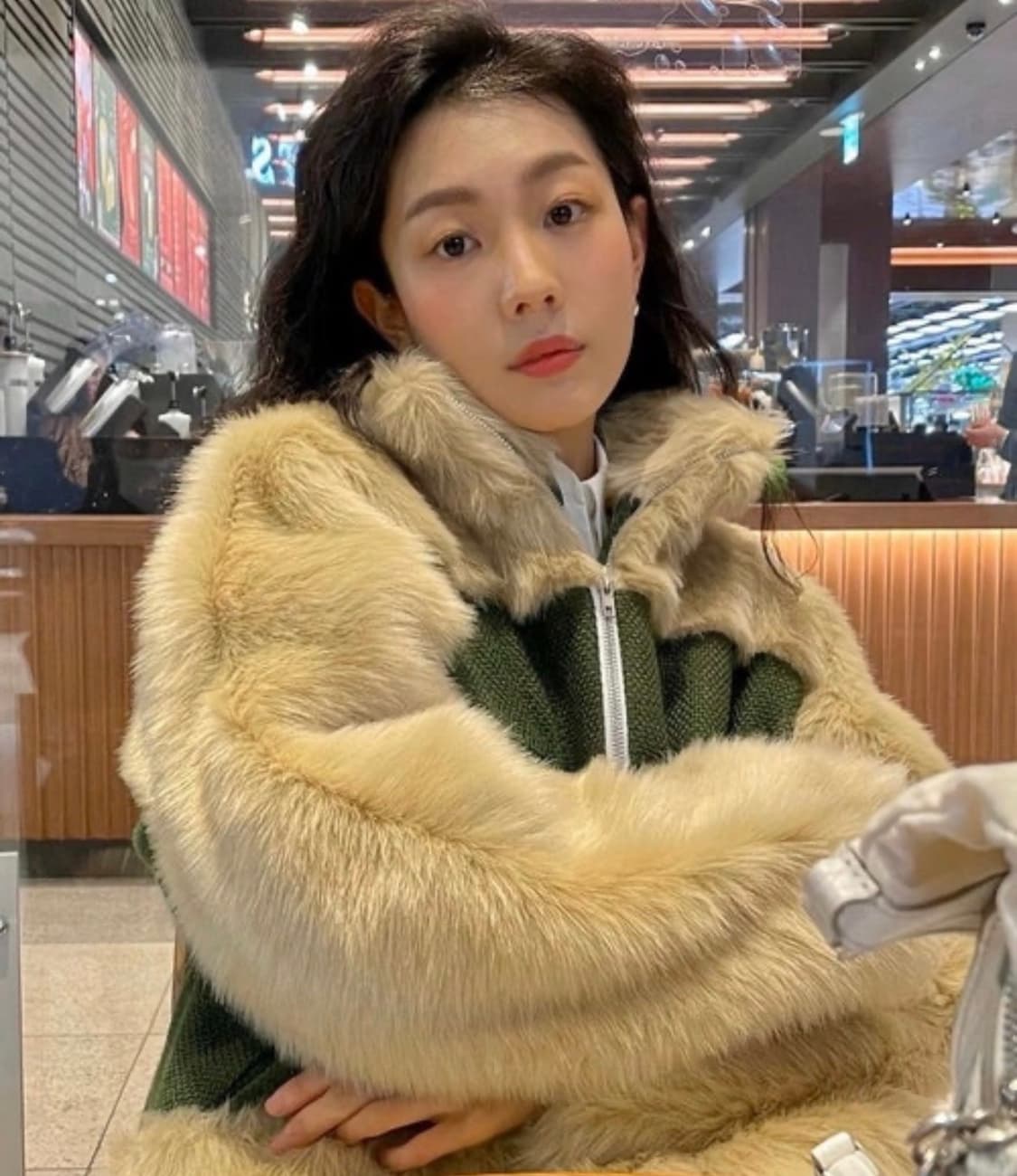 오들리워크샵 퍼자켓 브라운 판매해요 상품이미지2