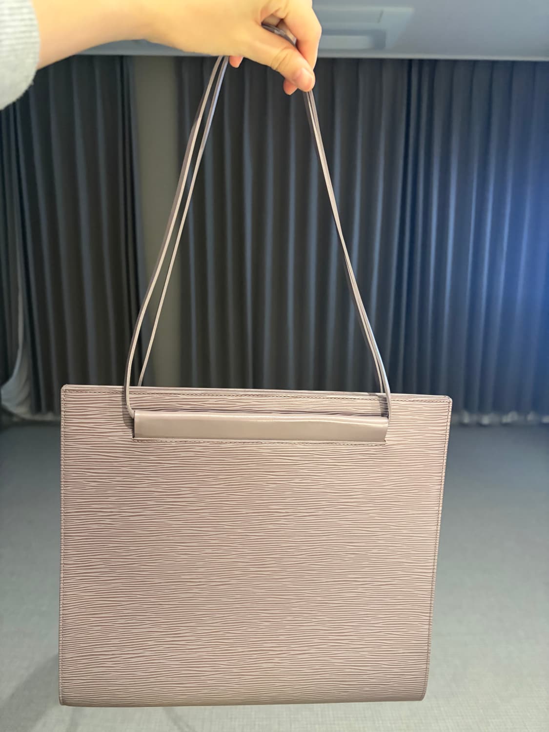 루이비통 에삐 숄더백 상품이미지3