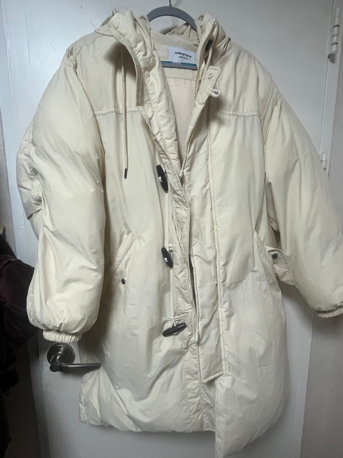 코드그라피 베이지 떡볶이 더플 후드 롱패딩 상품이미지4