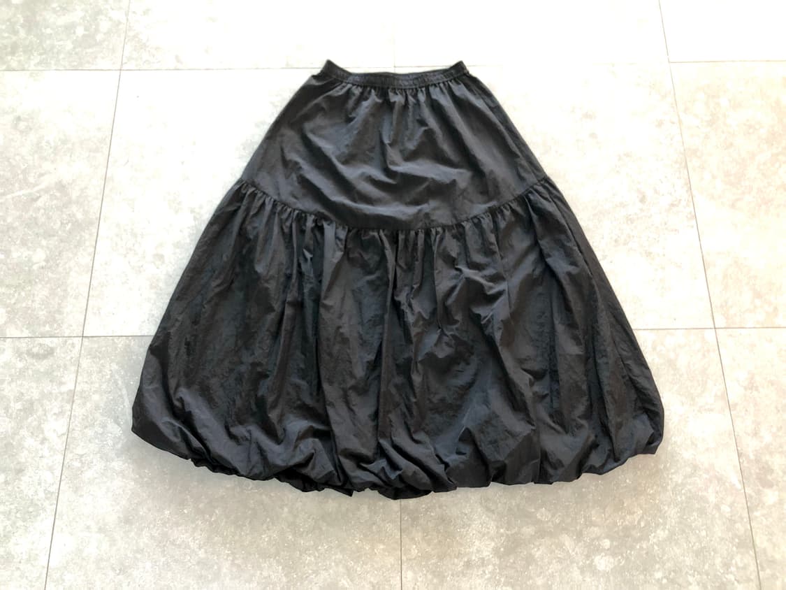 아카이브 무드 블랙 셔링 펌킨 롱스커트 상품이미지1