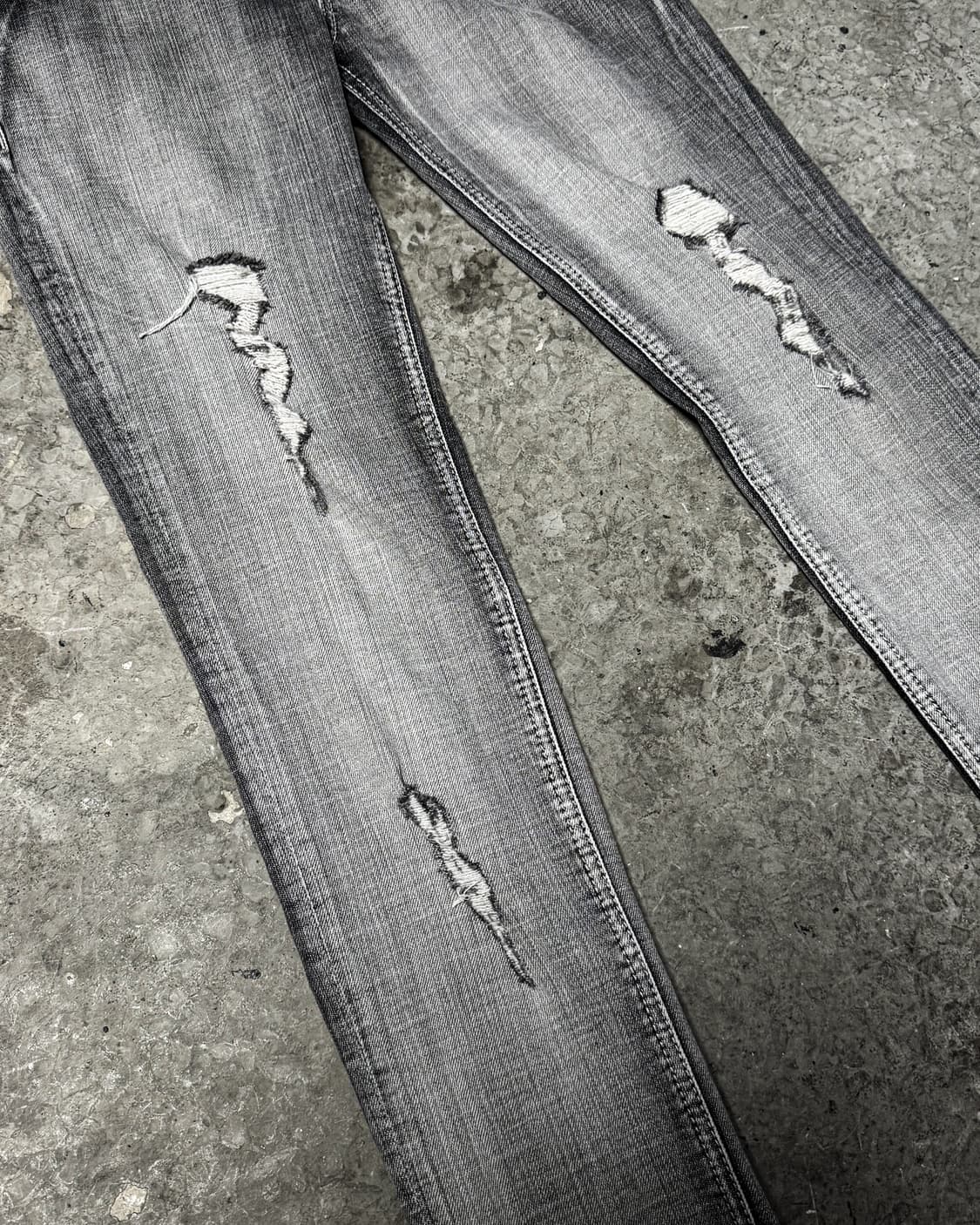 Gray Wash & Damaged Denim Skinny Jeans   상품이미지4