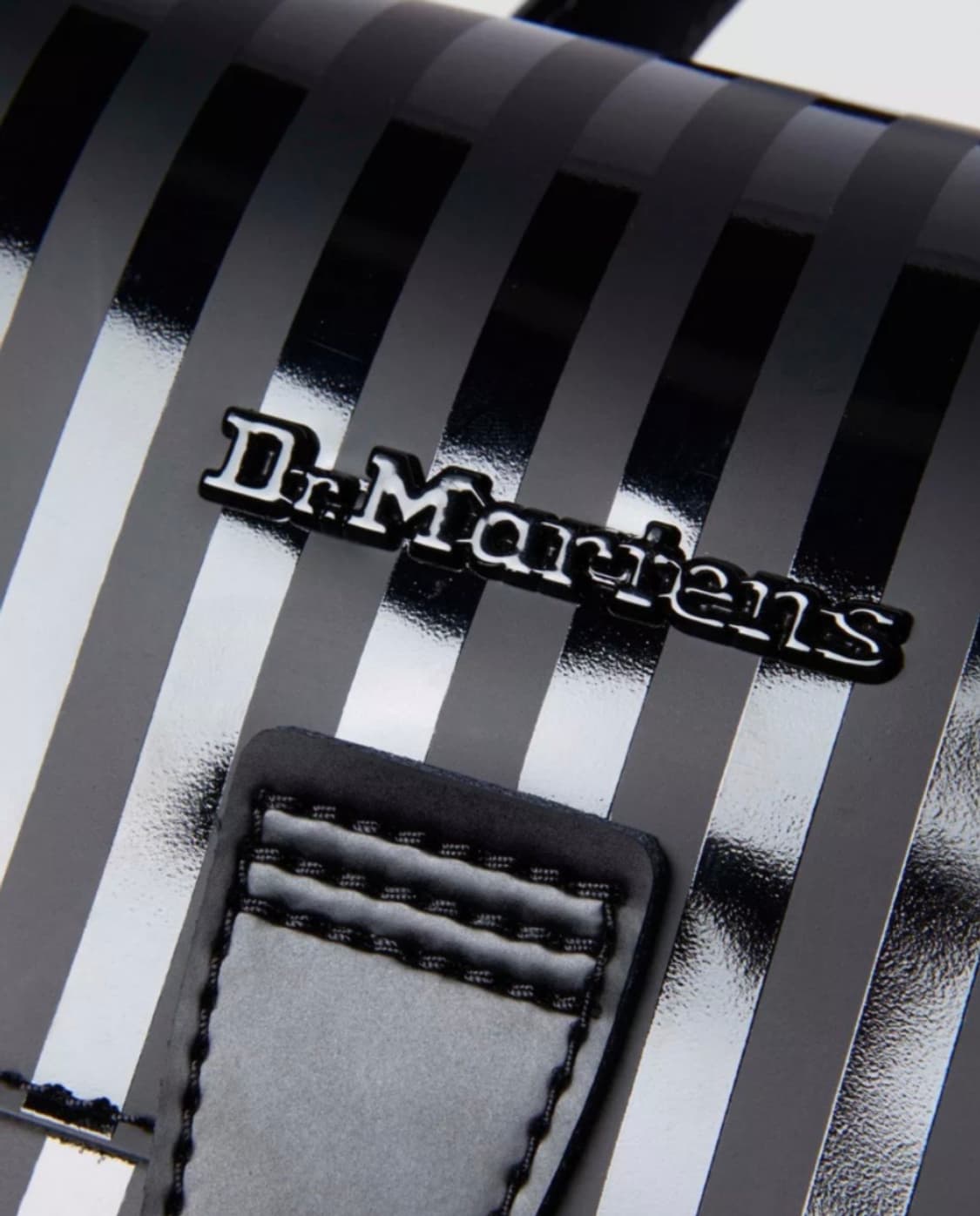 닥터마틴 X 웬즈데이 콜라보 백팩 고스 로리 상품이미지6