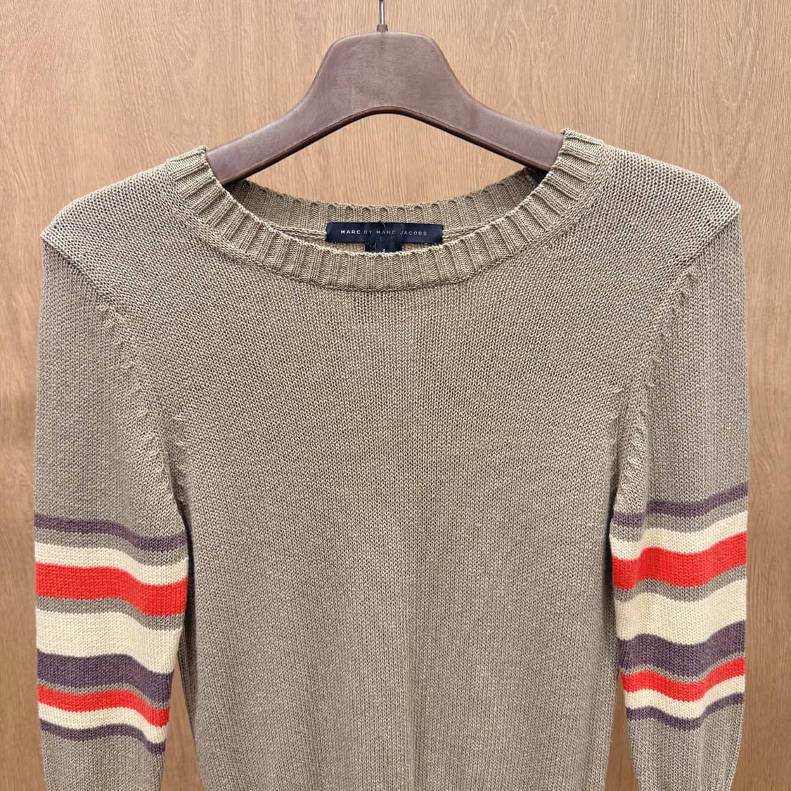 마크 제이콥스 크루넥 니트 스트라이프 소매 포인트 베이지 상품이미지4