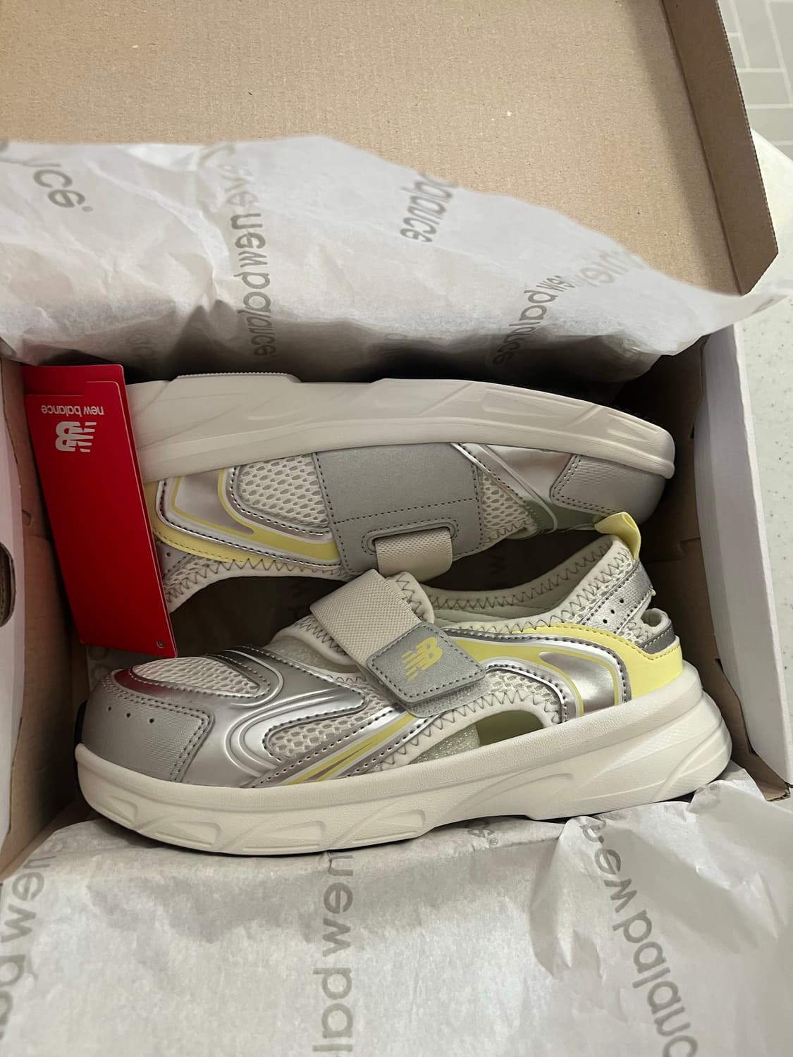 (230mm)프리들엑스 샌들 옐로우 뉴발란스 프리들x 새제품 팝니다 상품이미지2